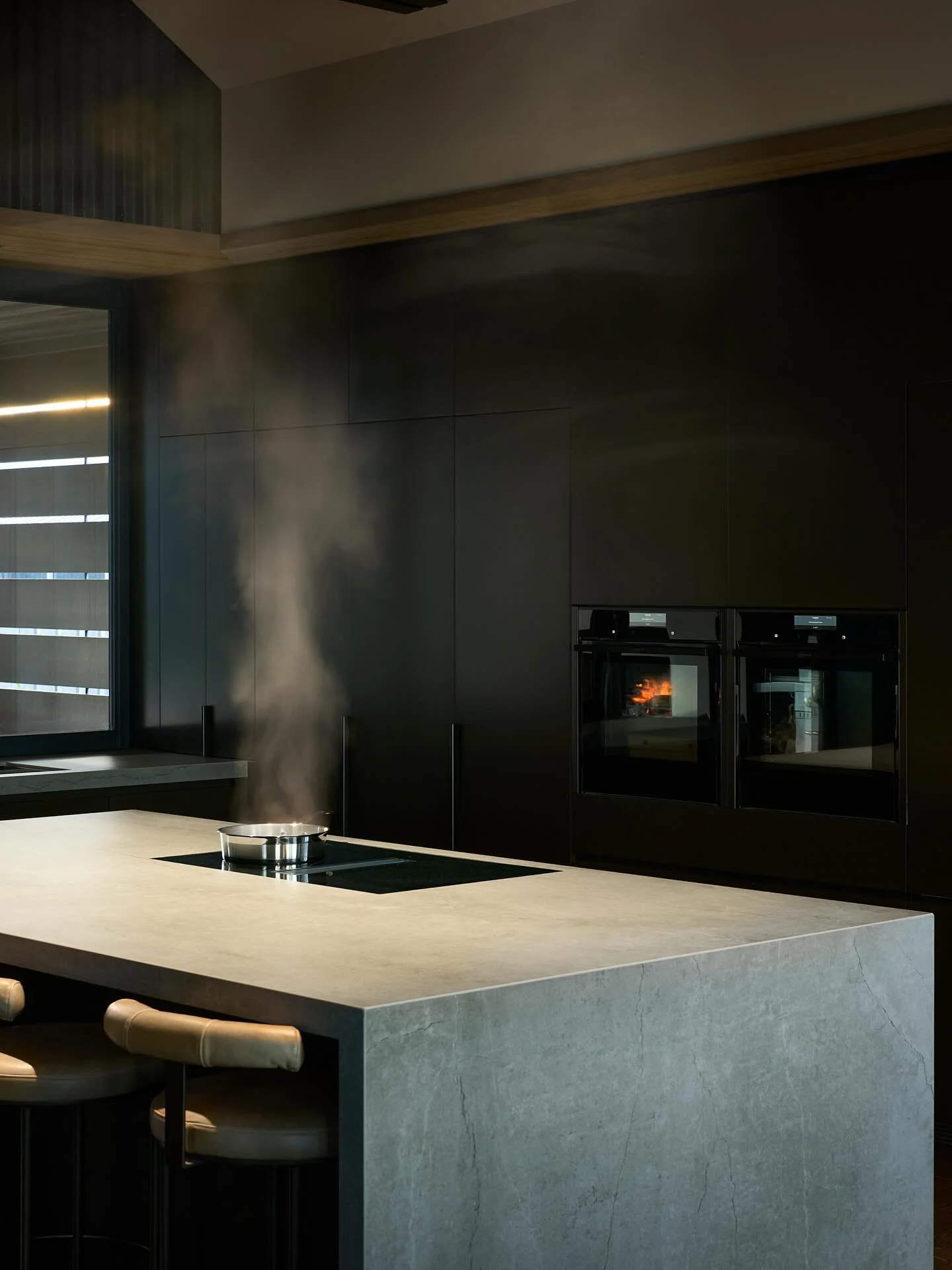 The kitchen of the Pohutukawa Beach House was shaped by a fun and unique inspiration, a theatrical Freddie Mercury stage. With a client who loves cooking and entertaining, the goal was to create a space that feels both intimate and a little performat