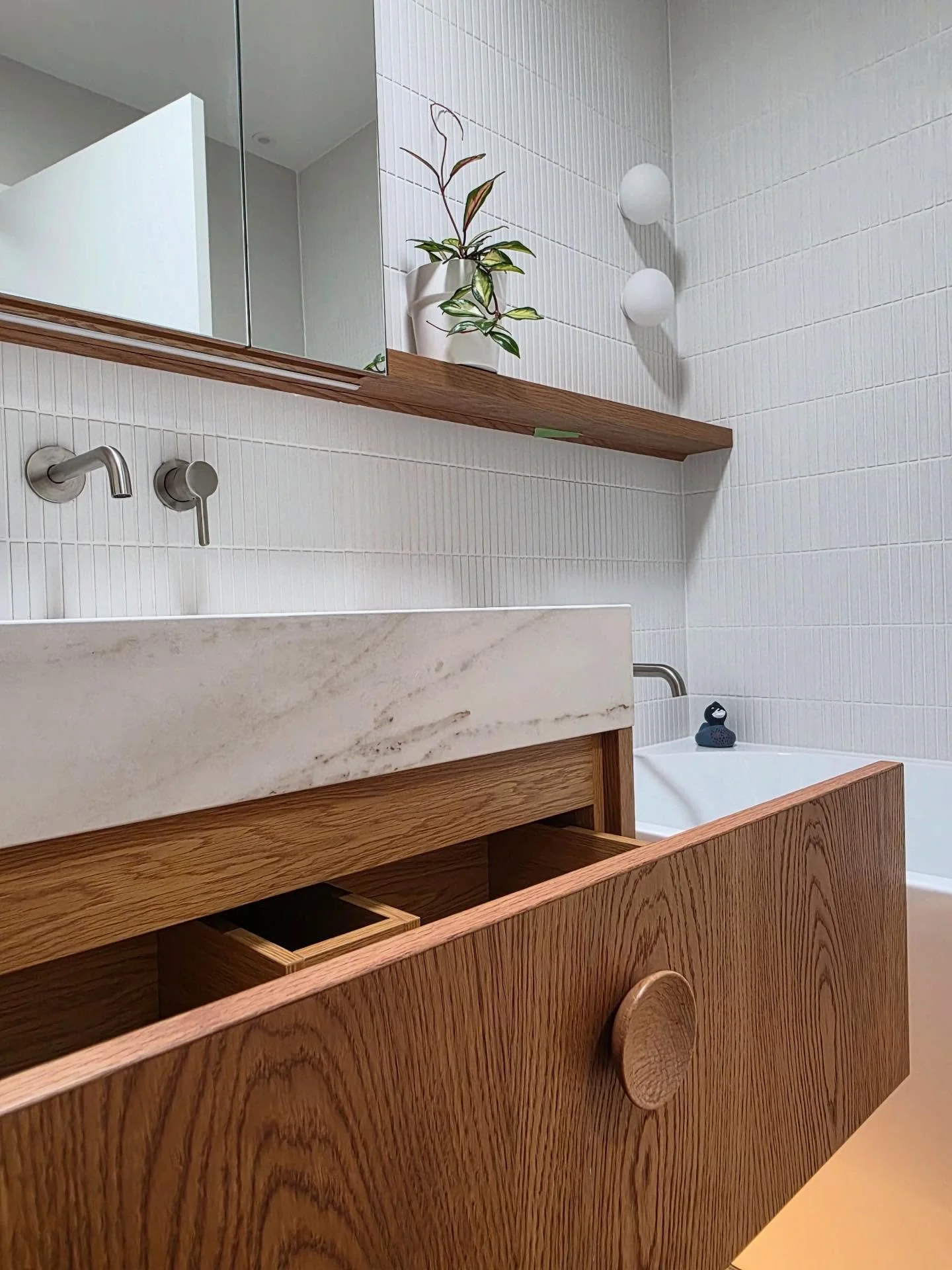 Another shot of the recent bathroom renovation completed by Andrea in Half Moon Bay! This time we&rsquo;re celebrating the seamless @hettichnz fittings and hardware which create a functional and easy to use drawer system.

Yellowfox Designer: Andrea 