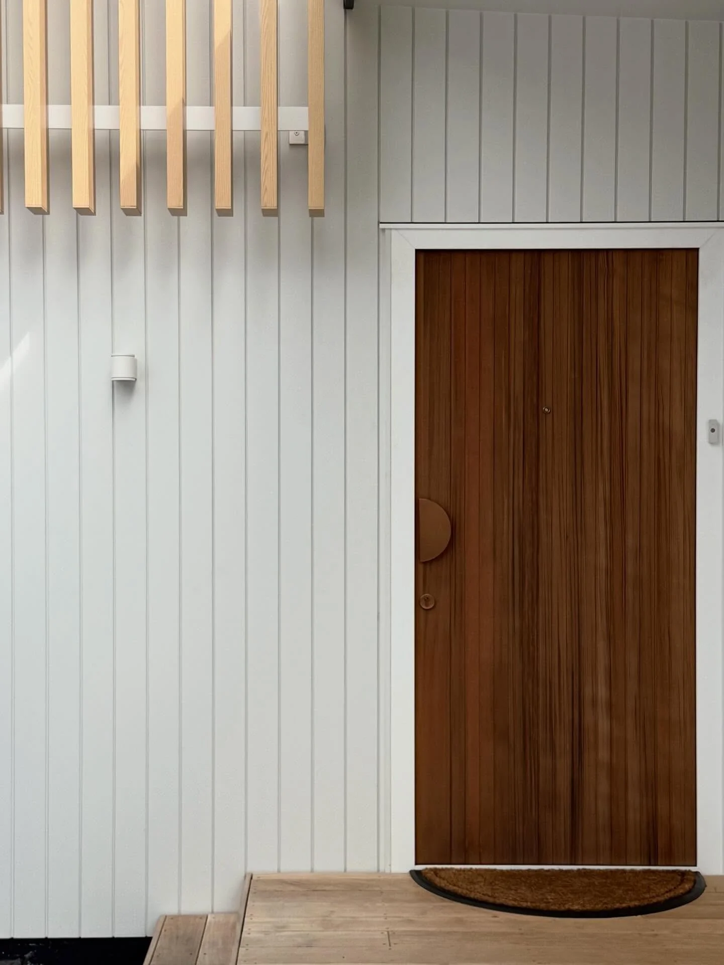 Step inside for a little peek 👀 at our cute Maungatapu renovation; a collaborative design by Sophia Cole with @jmacarchitecture, brought to life by @stewart__construction and illuminated by @689design.
We&rsquo;re so proud of this beautiful project 