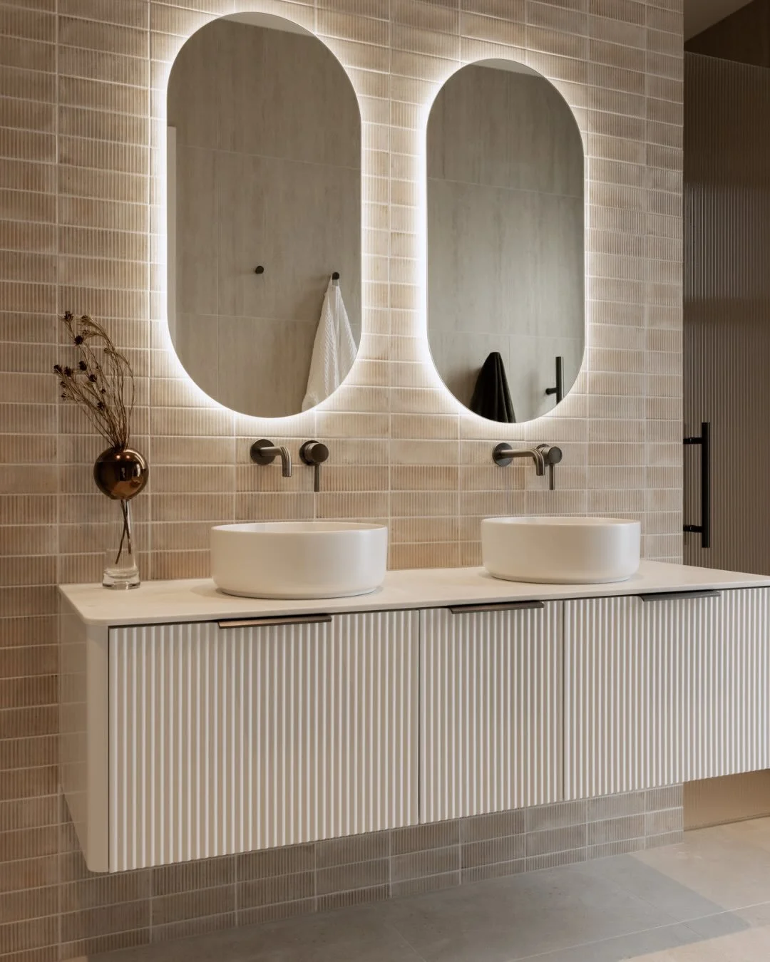 Our Thornton Road Residence ensuite features @tilewarehousenz Portofino Ivory Matt and Raku Line Sand Matt come together to create a space that feels both luxurious and serene.

Yellowfox Designers: Sophia Cole &amp; Kate Bradley
Photography: @untitl