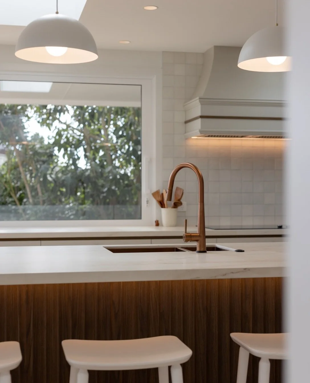 Project Profile: Vine Ave Residence 
Warm timber, soft neutrals, and plenty of texture come together to create a space that feels both considered and effortlessly liveable. 
The @laminexnz Melteca Aged Walnut and Melteca Mist cabinetry are paired wit