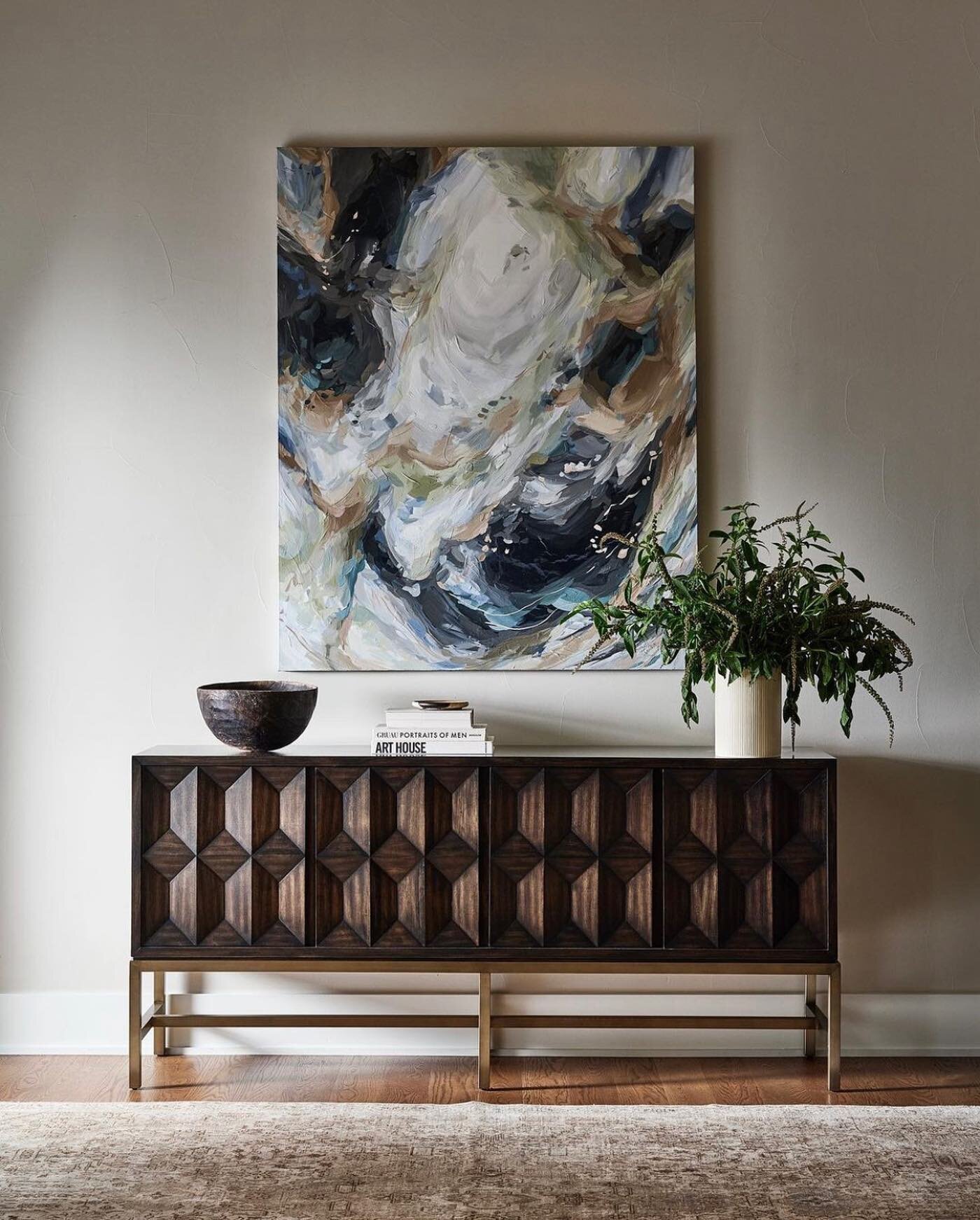 Entryway vibes with @ryliecaldwellart + @allisoncrawforddesign. Such a beautiful project and gorgeous space!

Photography: @stephen_karlisch_photo 
Design + Styling: @allisoncrawforddesign