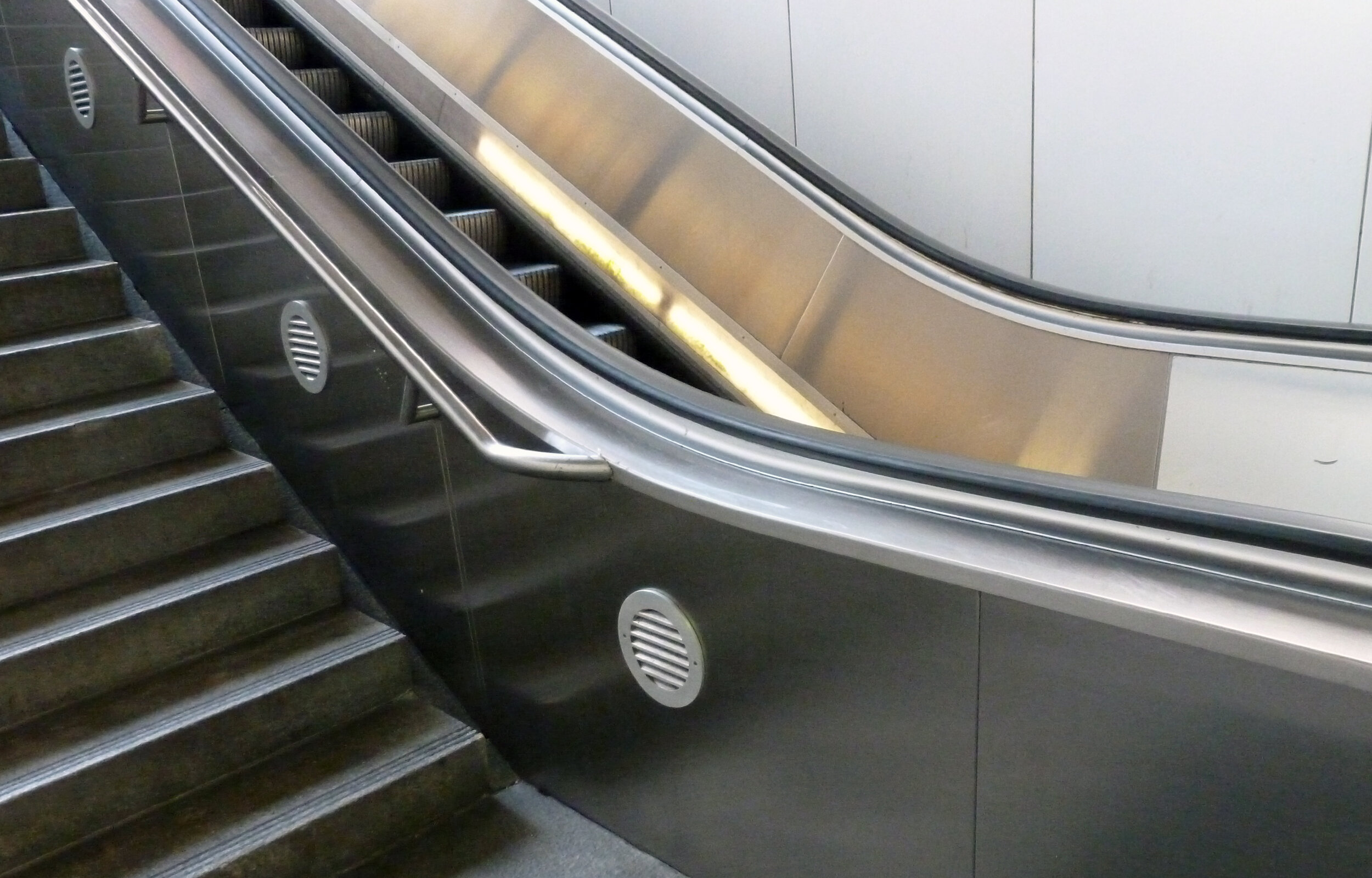 2100R-escalator.application.jpg