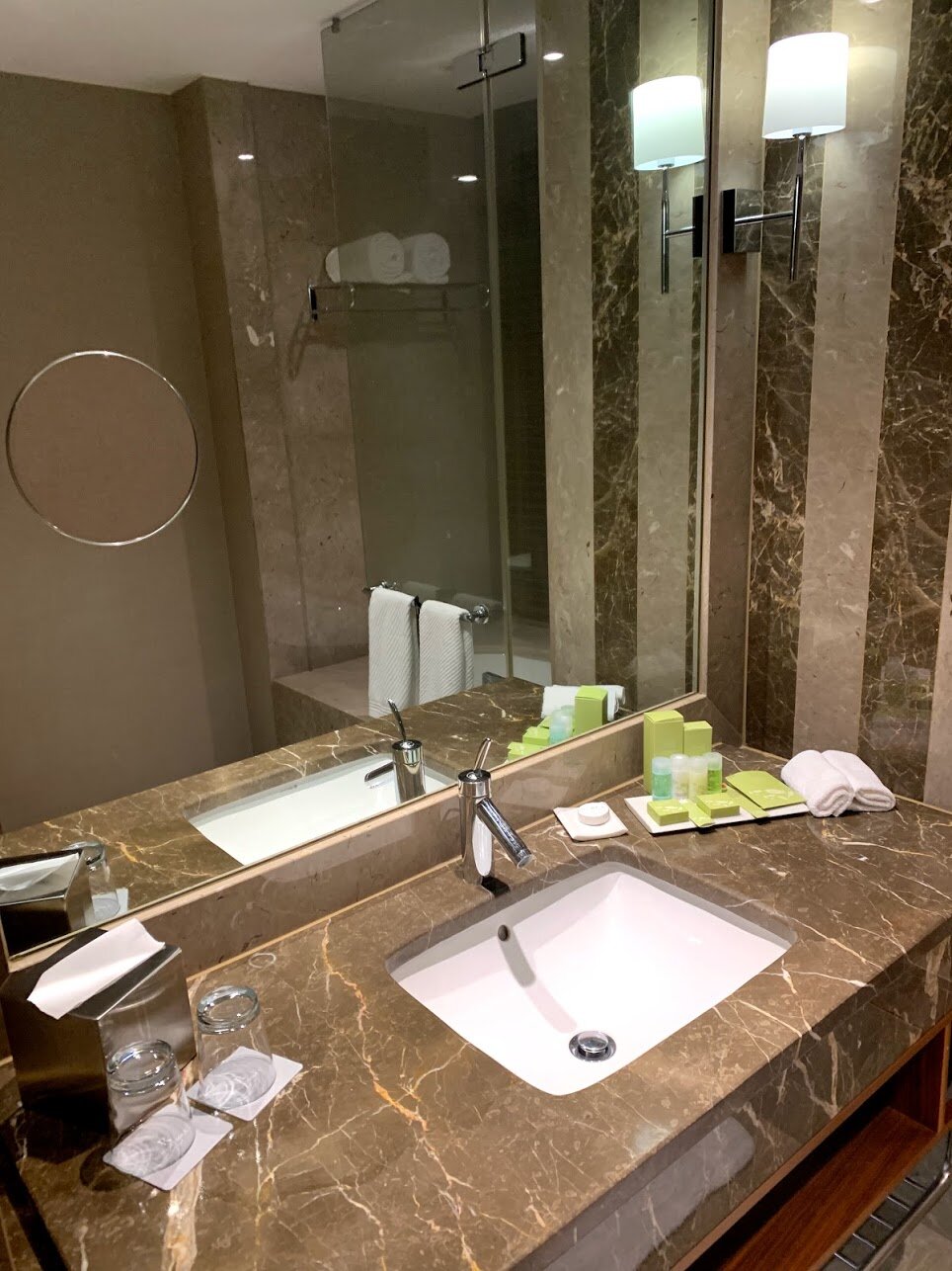 Renaissance_Suite_Bathroom.jpg