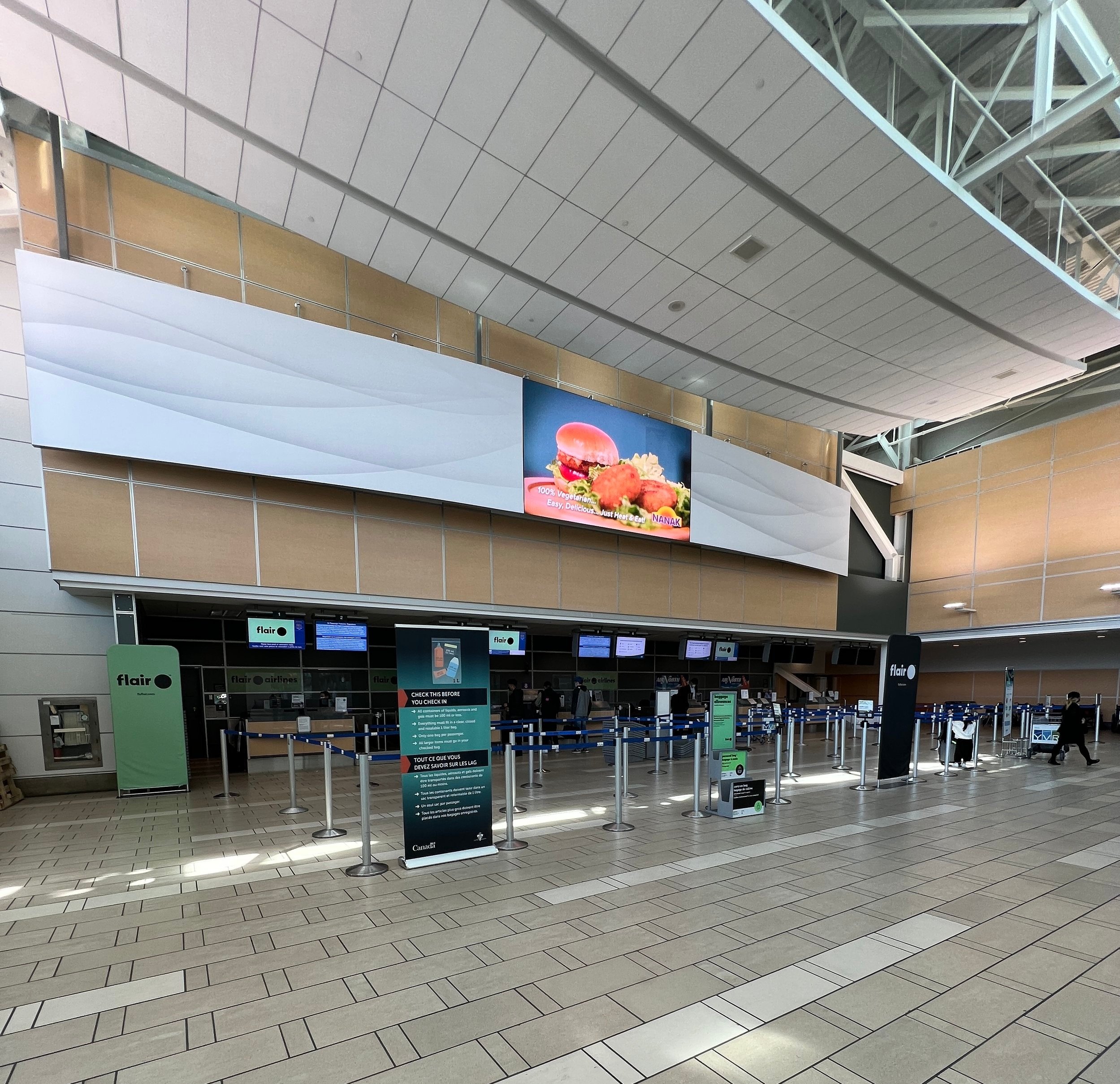Las Vegas to Vancouver – Air Canada Rouge – Premium Rouge AC1897 – Bulkhead  Seat Review – Food Finance Travel
