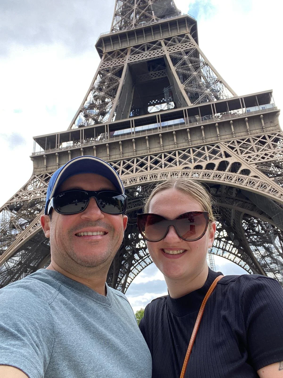 eiffel selfie.jpg