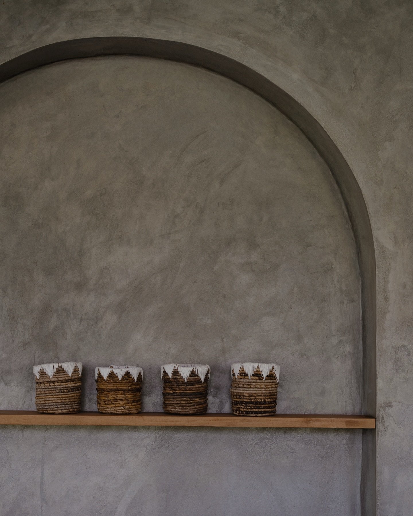 Material honesty defines @omkarmacafebali 
~ Handwoven textures set against raw plaster
~ Repetition as ornament
~ A balance of craft and structure

Photography by @el_glanic