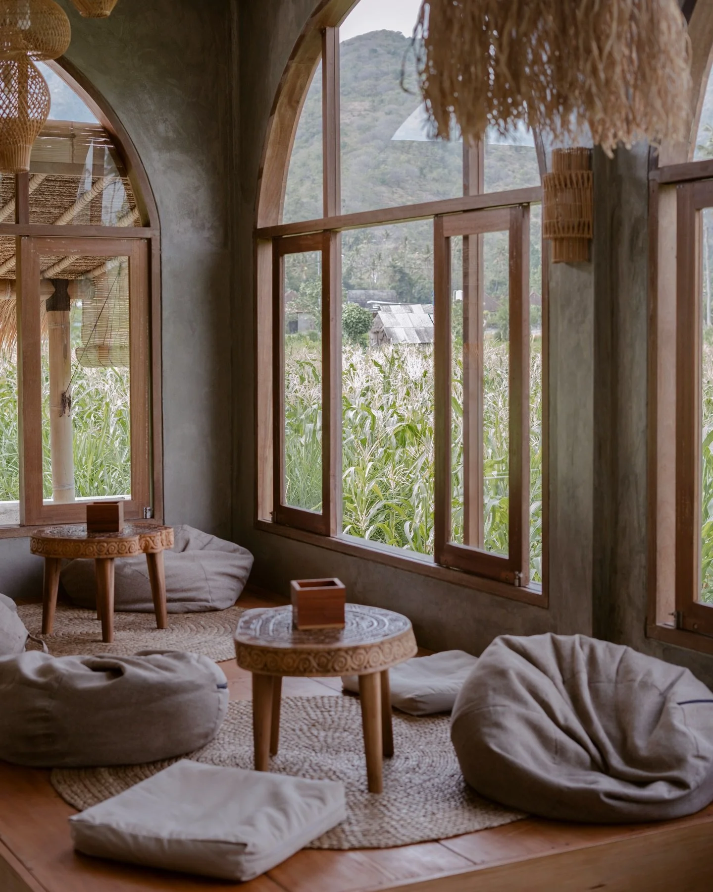 Light moves gently through @omkarmacafebali .
Architecture shaped to filter, frame, and soften.
~ Arched openings guiding the eye outward
~ Natural materials grounding the interior
~ A space that breathes with its surroundings

Photography by @el_gla