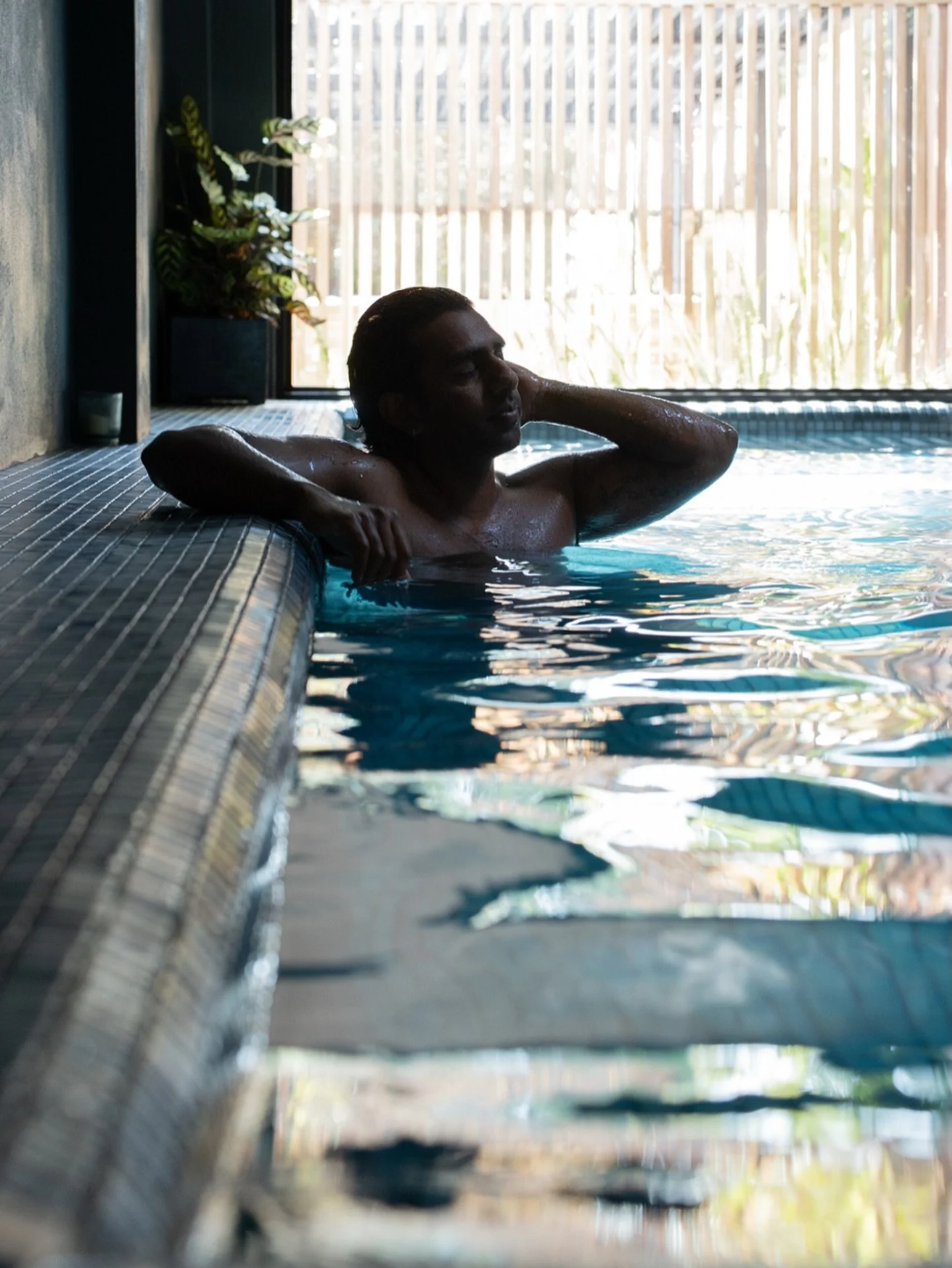 When the body rests, clarity follows.

~ Weight held by warm water
~ The nervous system softening
~ Time stretching into quiet

This work invites slowing down not to disconnect, but to return grounded and intentional. @inhale.exhale.create at @aqua.i