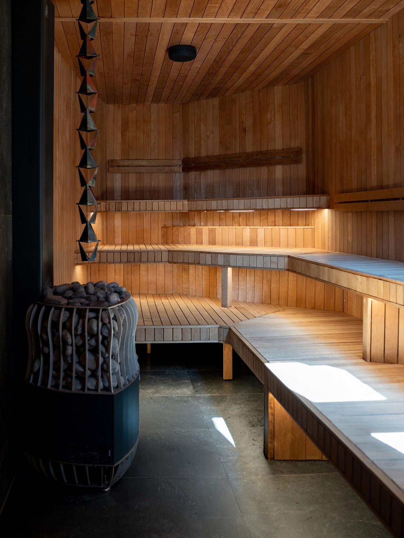 Stillness built into structure. @aqua.ignis.blackheath 

~ Heat held by timber and stone
~ Light resting where the body pauses
~ Ritual translated through detail

Photographing the sauna meant honoring its quiet purpose, framing space as experience, 