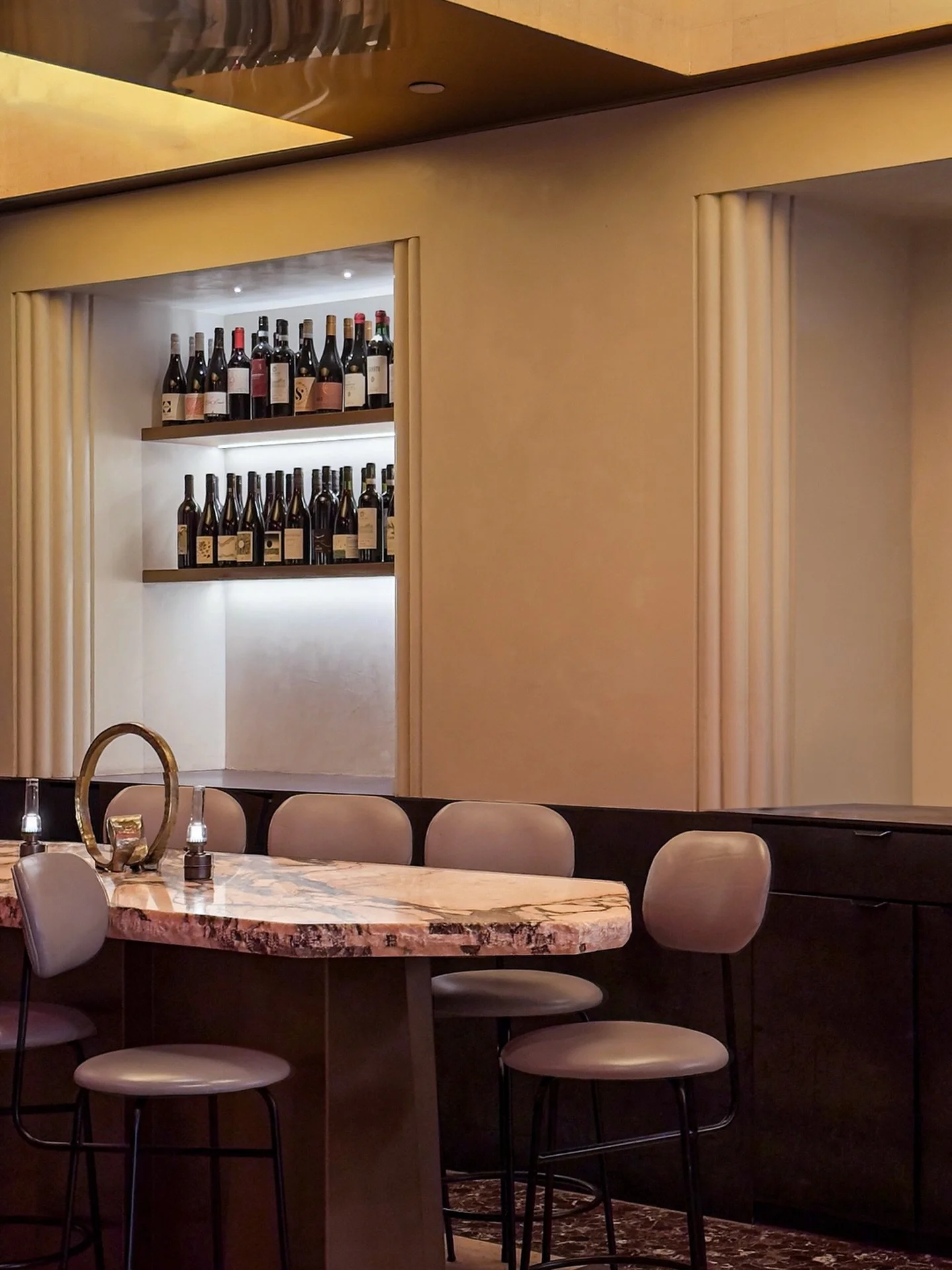 Leaning into the mood @_morris_sydney 
Low light, rich tones, and shadows doing the heavy lifting.

Shot by @el_glanic