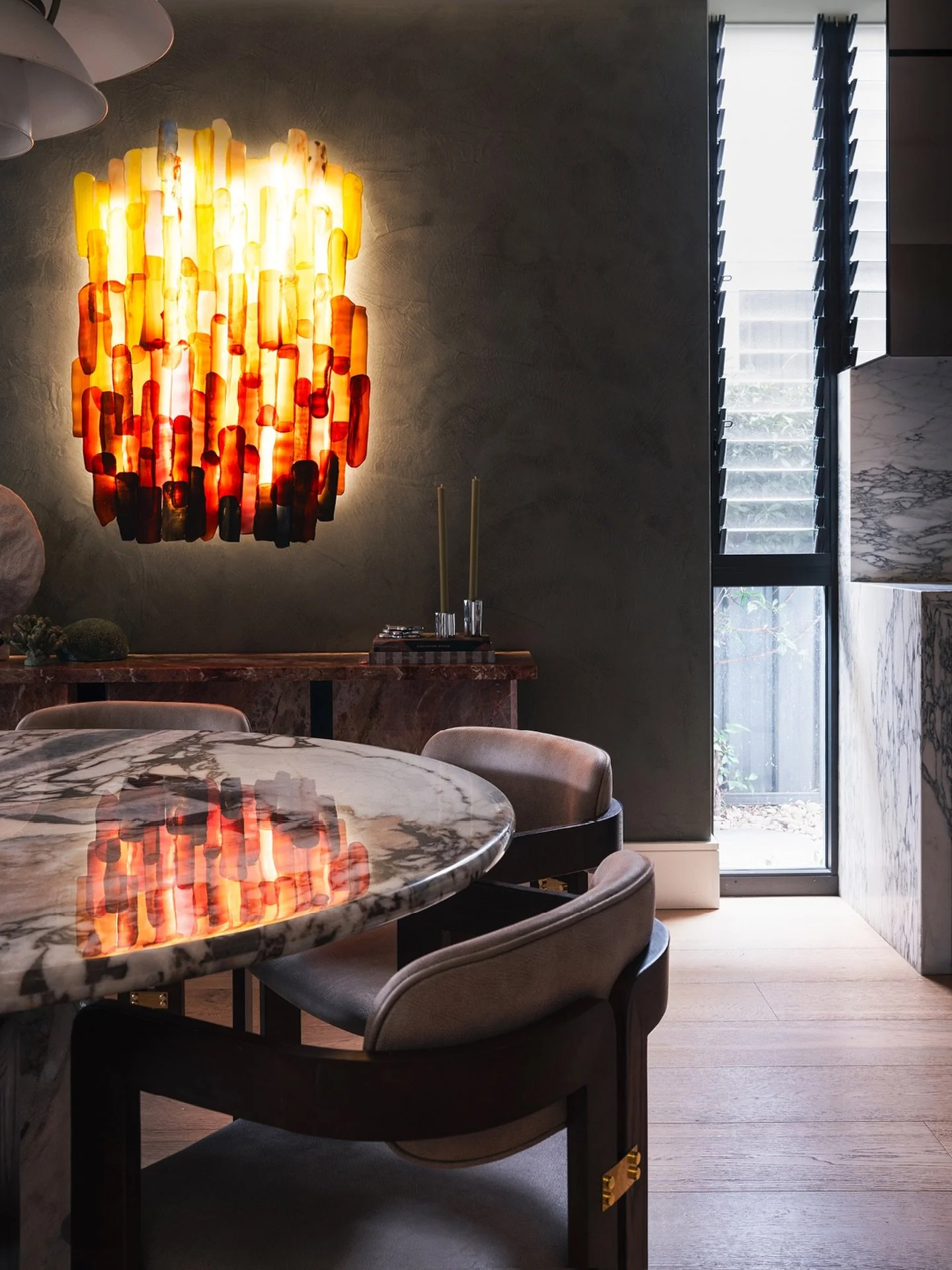 Reflections becoming part of the storytelling.
Home of interior designer Tina Cha.
Shot by @el_glanic