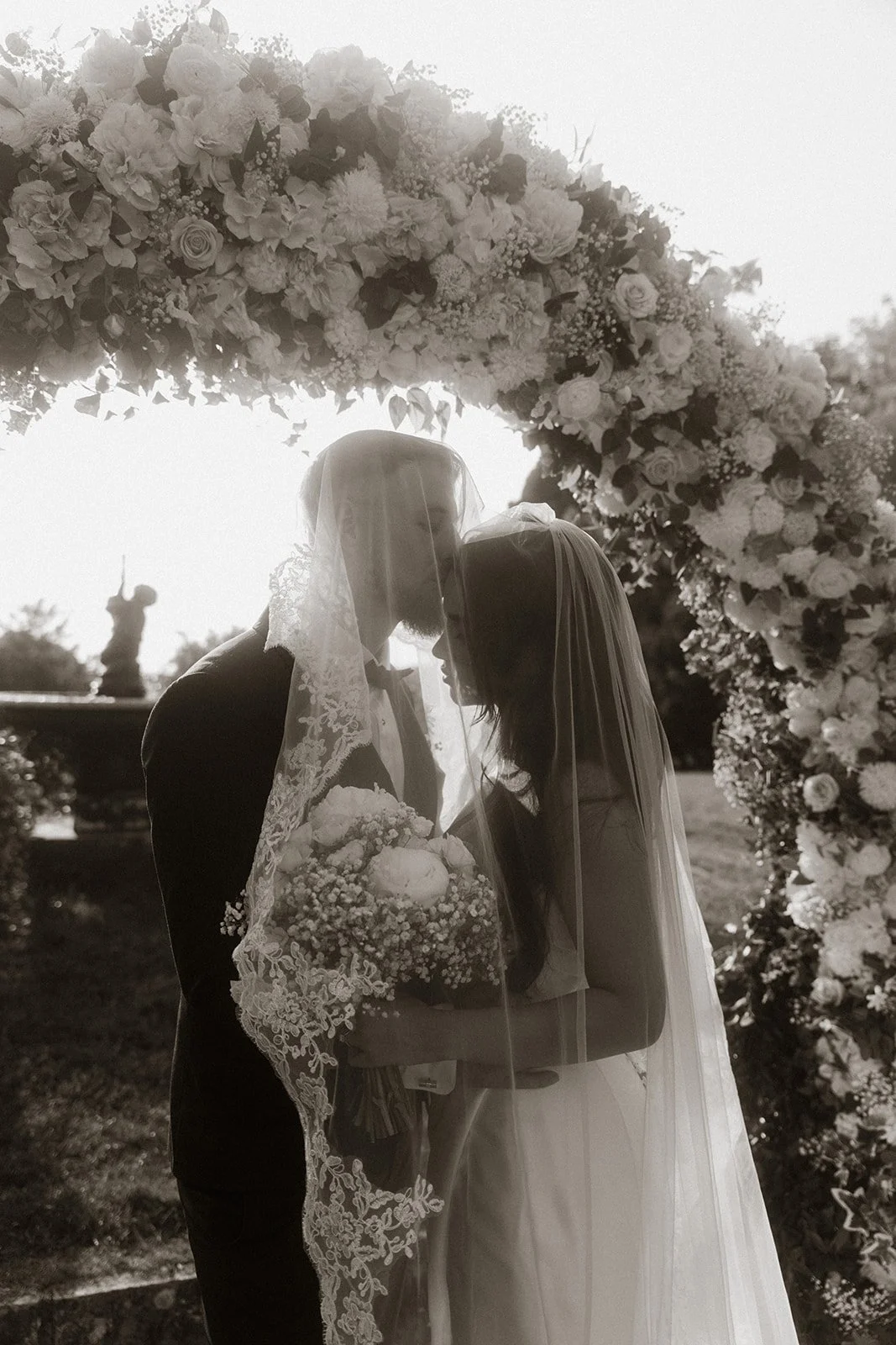 Clémentine & Nicolas B&W - _elinachantelweddings-096.jpg