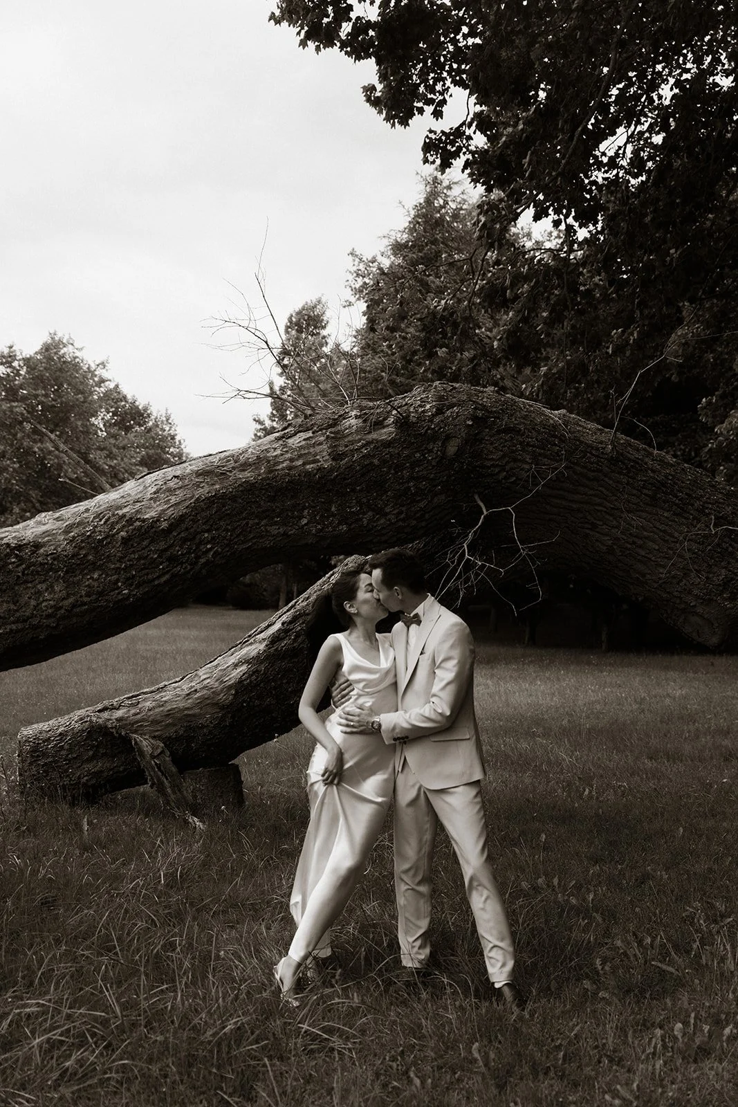 Florian & Brenda (château) B&W - _elinachantelweddings-109.jpg