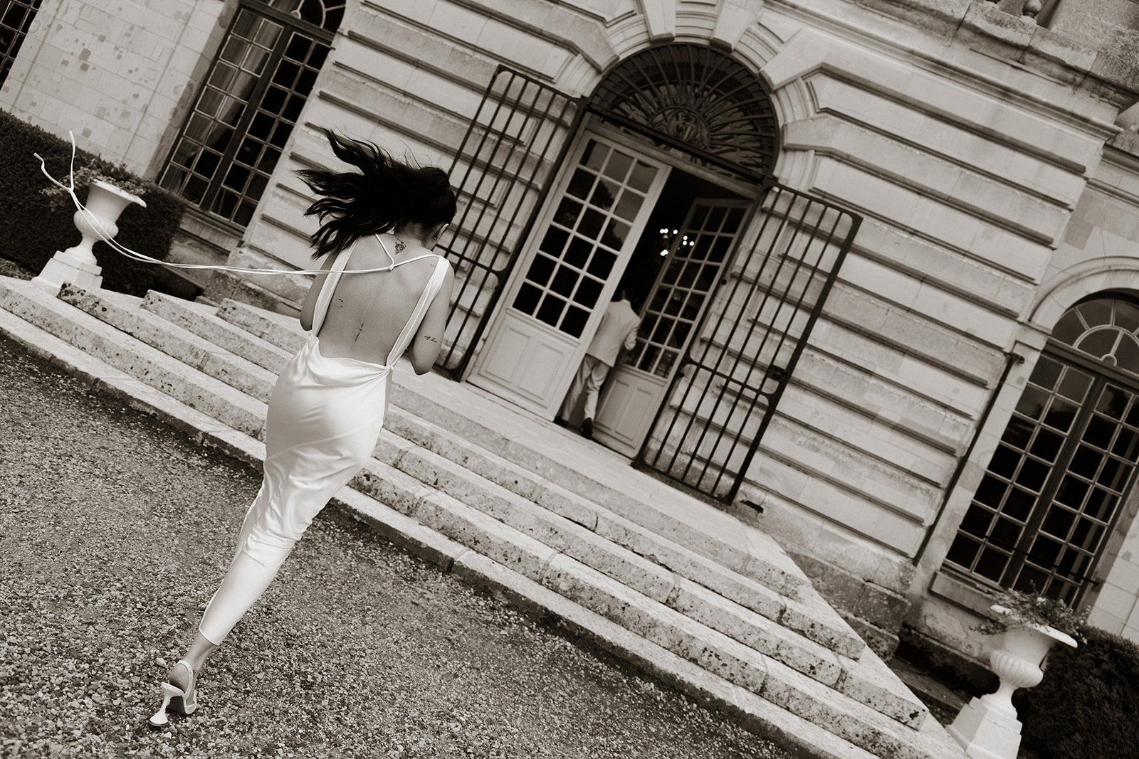 Florian & Brenda (château) B&W - _elinachantelweddings-115.jpg