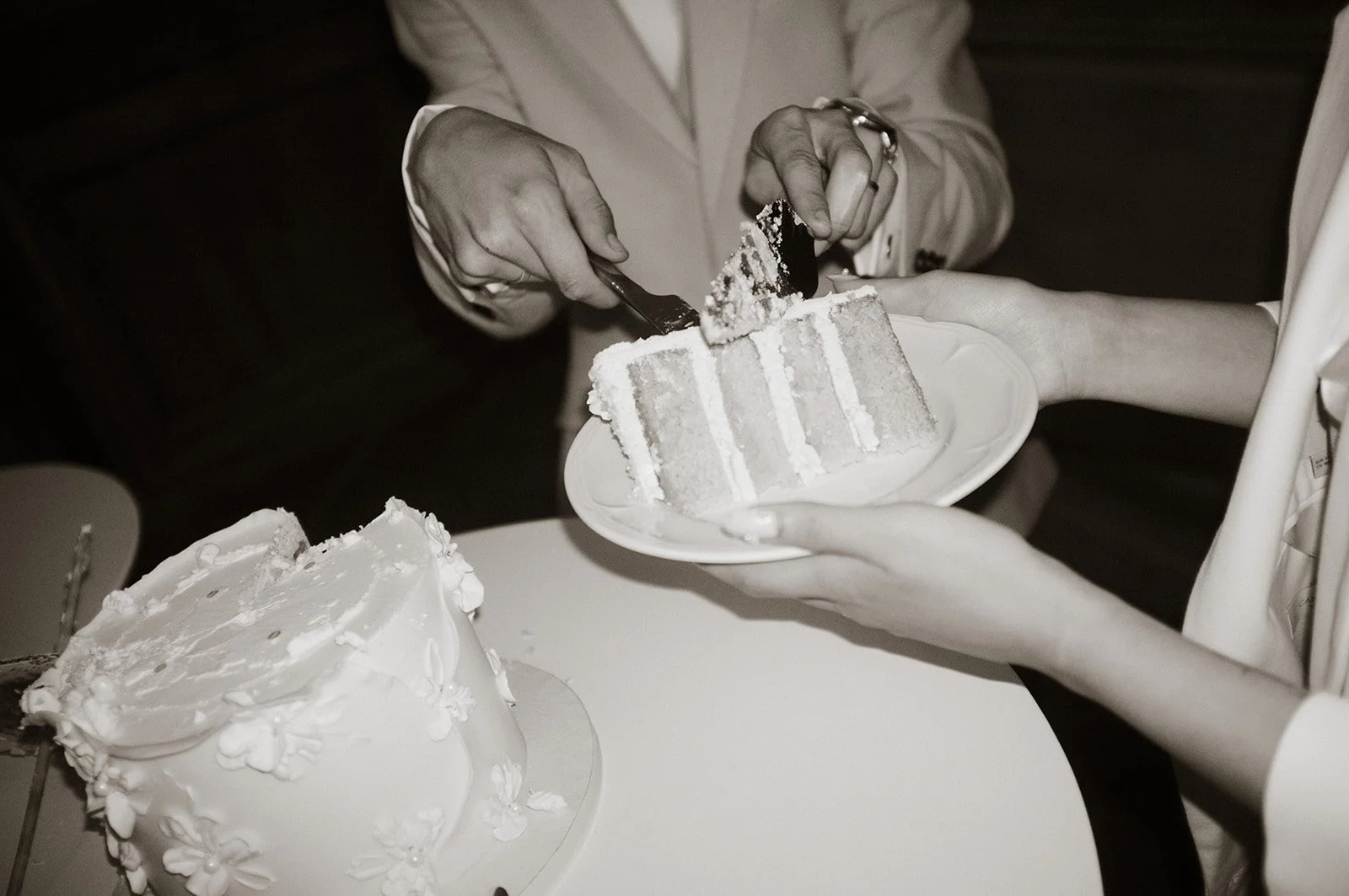 Florian & Brenda (château) B&W - _elinachantelweddings-234.jpg