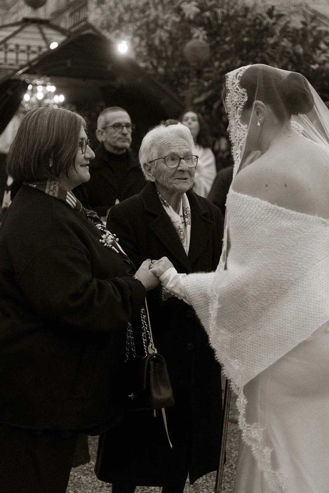 Ludmilla&Charles - d-day B&W - _elinachantelweddings-144.jpg