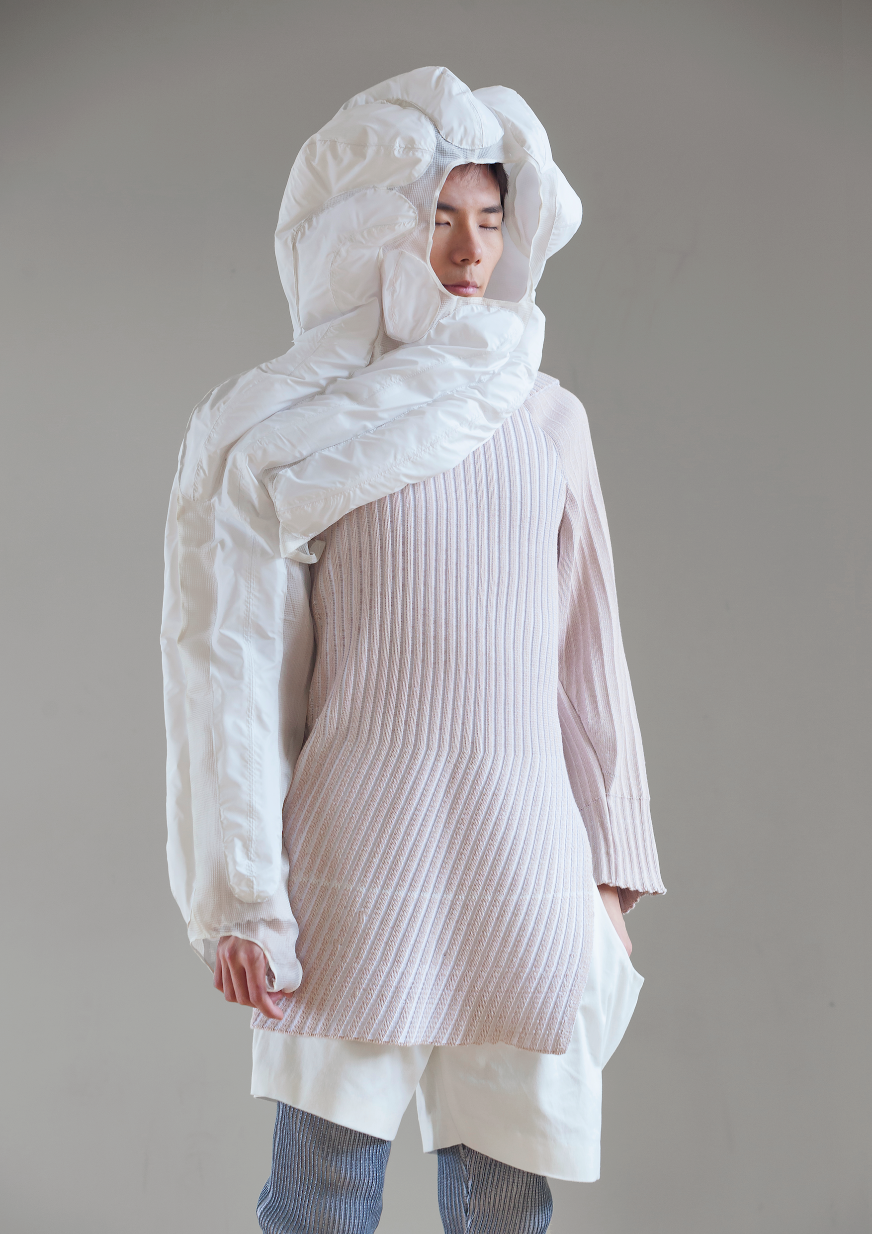      &nbsp;      

 
   aw19 R.U.R III: a RESEARCH of GESTURE  Nijinski Vaslav was one of the most excellent ballet dancers in contemporary. He challenged the definition of traditional ballet and invented his very unique poses, which emphasized the l