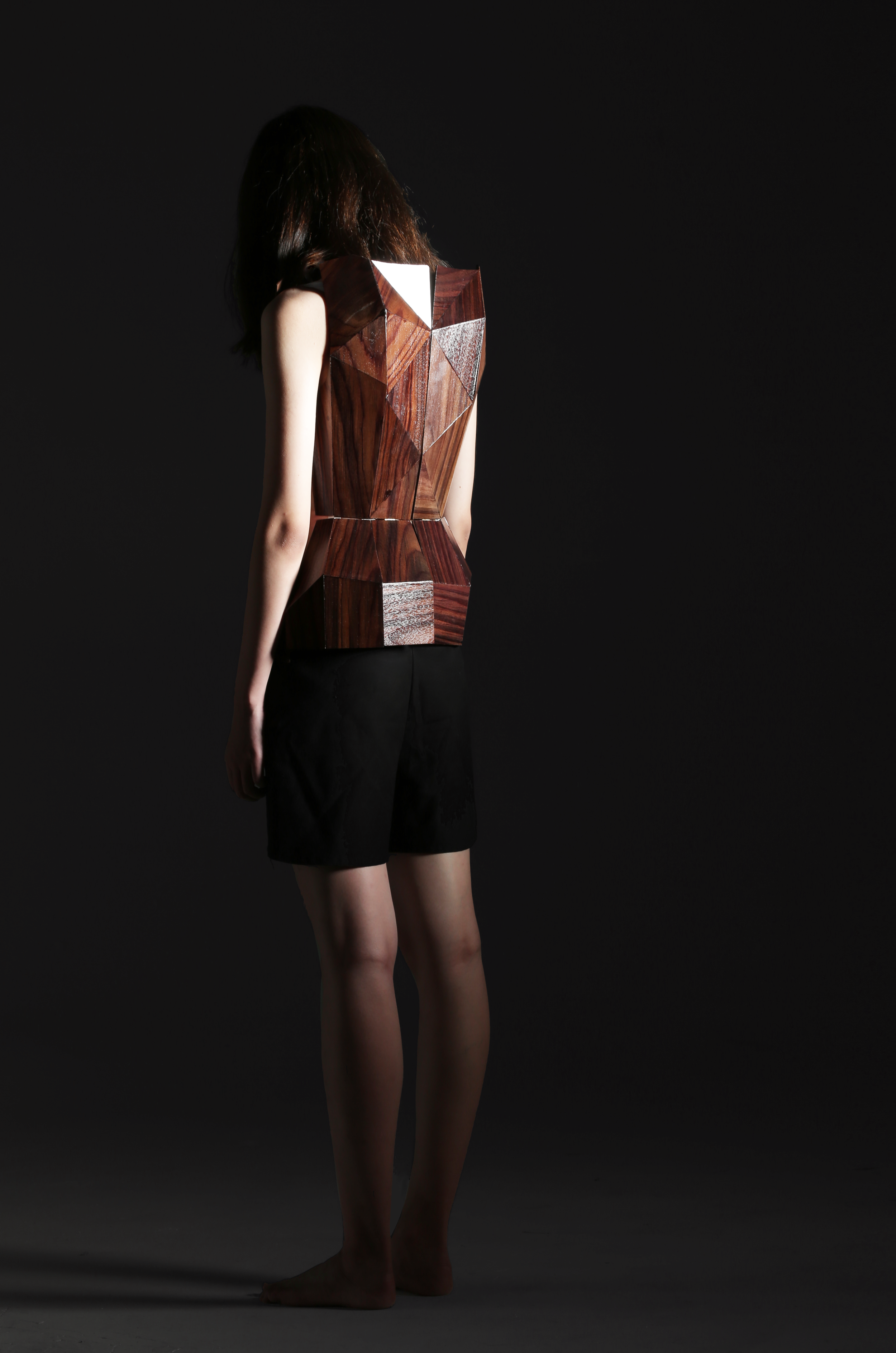      &nbsp;      

 
   Container: a RESEARCH of Craft  This project  was sponsored by  arte mundi® together with  Swarovski . The bodysuit was inspired by Art Nouveau movement. The work was created with floor materials,  fully crafted by myself.   T