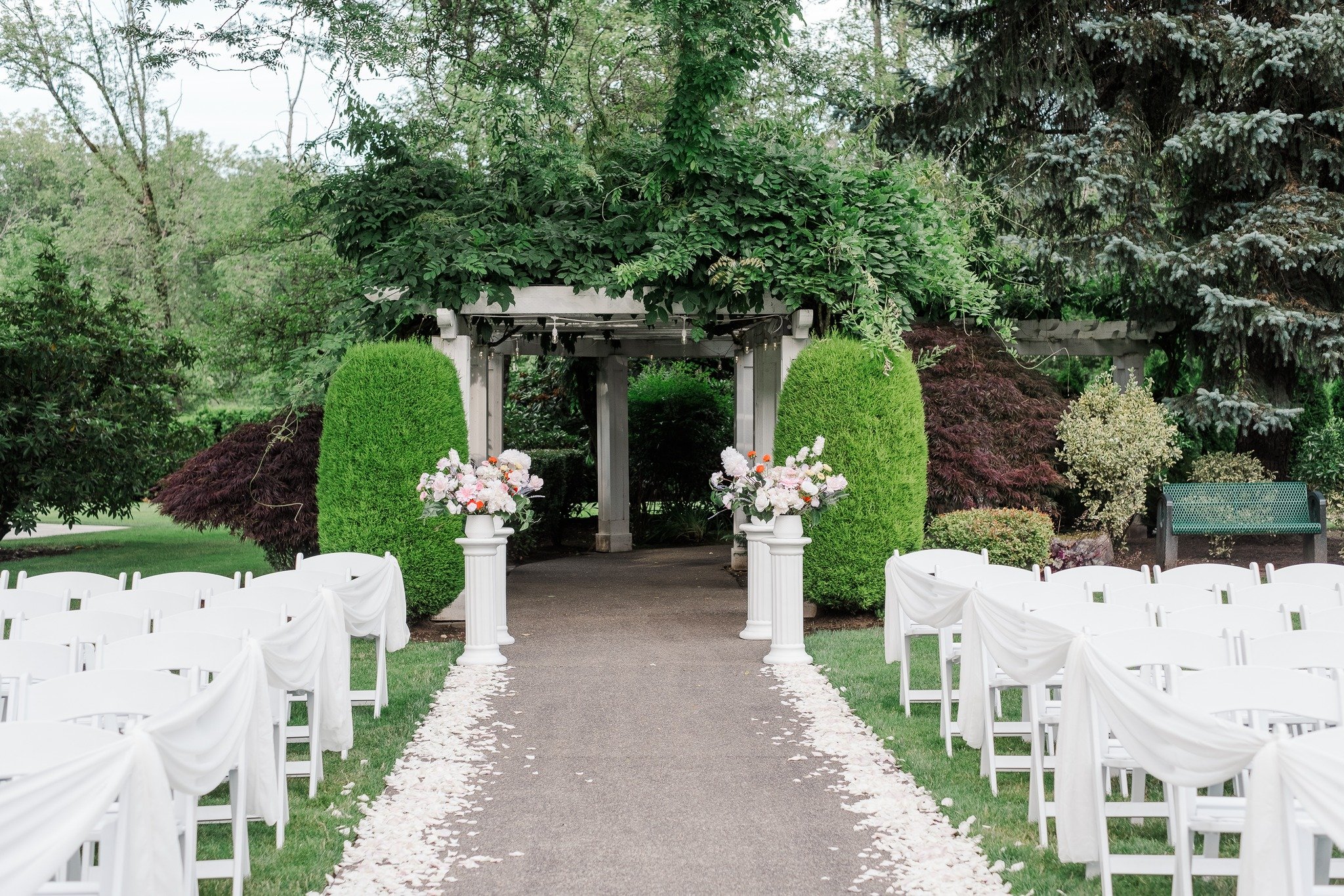 Grand Estate Ceremony Walkway_Amanda and Bryan Photography.jpg