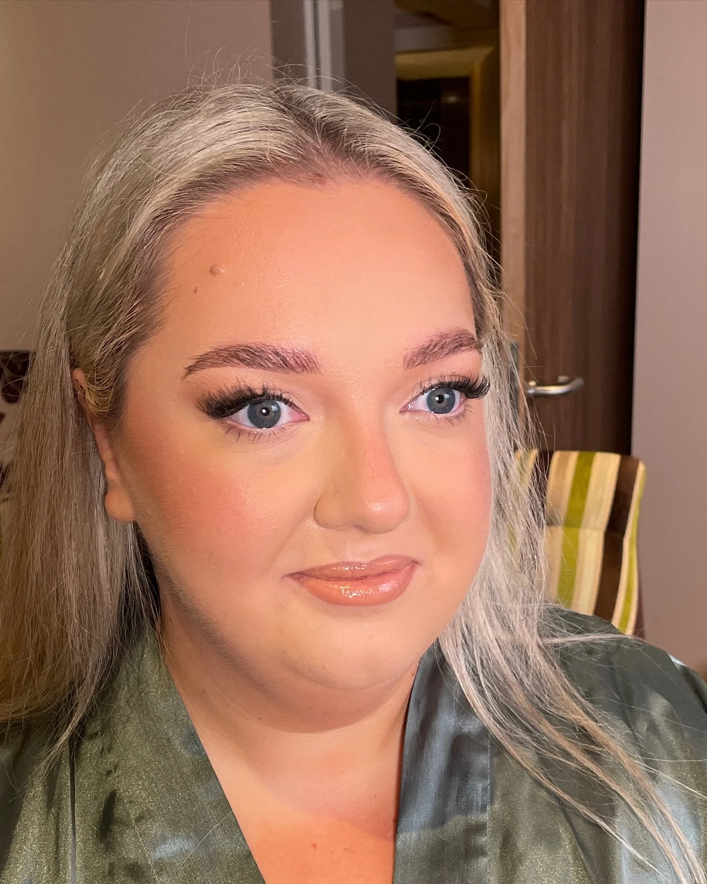 A soft glam bridesmaid moment 🙌🏼

This is a full coverage makeup but will never look or feel cakey, skin still looks like skin and there&rsquo;s a hint of a glow without it looking shiny&hellip;just perfect!

Also obsessed with this lip combo @anas