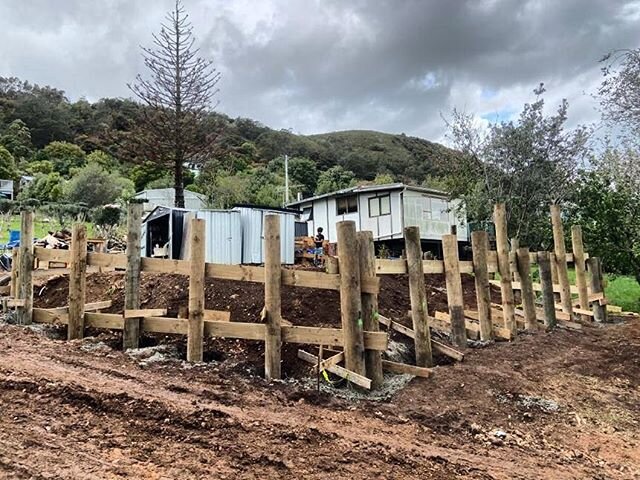 WE ARE BACK at Level 3.  Work in progress ⚒ 35 mts Retaining wall. @gonsa82 @waihekedriveways  #retainingwalls #workinprogress