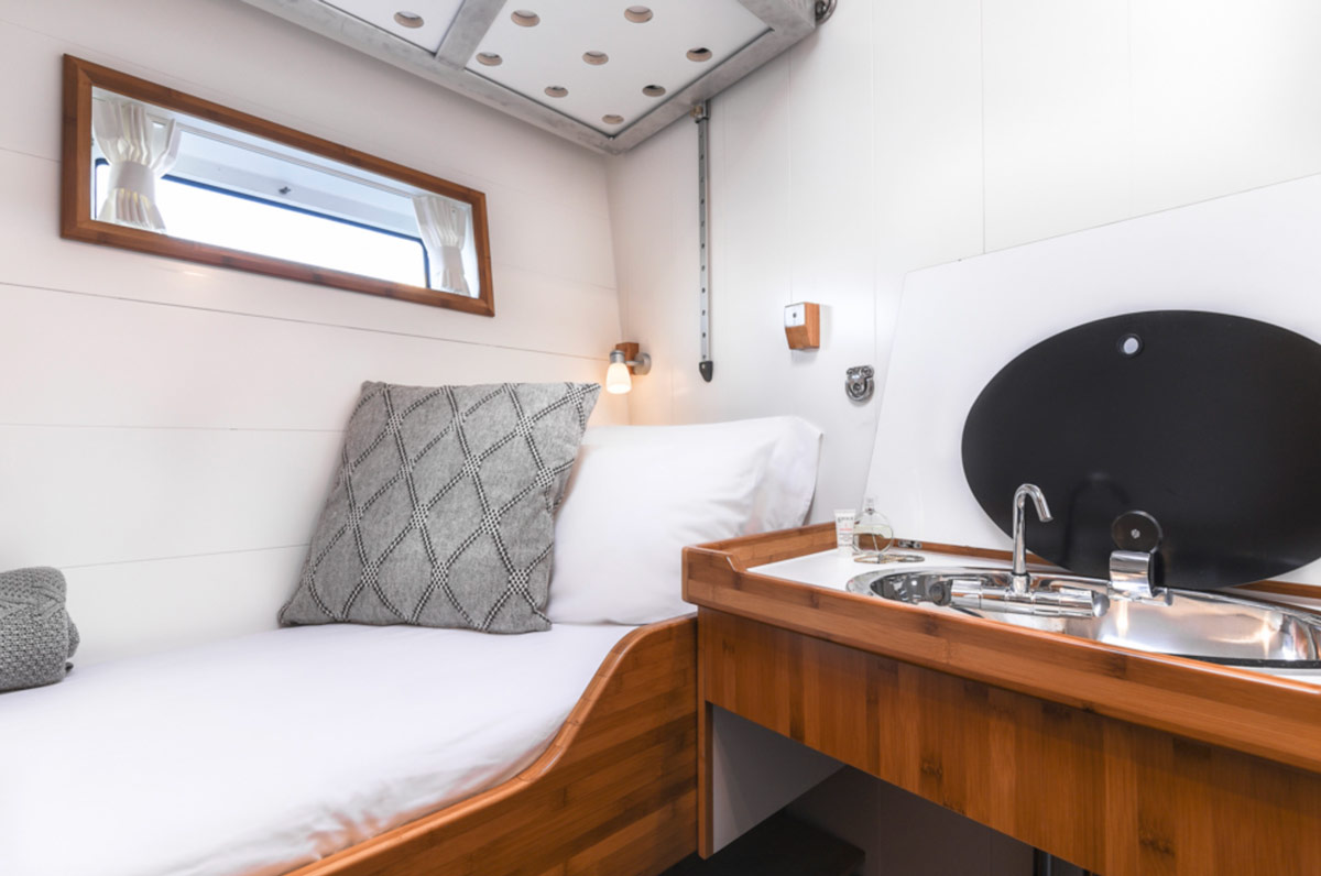 expedition-yacht-interior-4.jpg