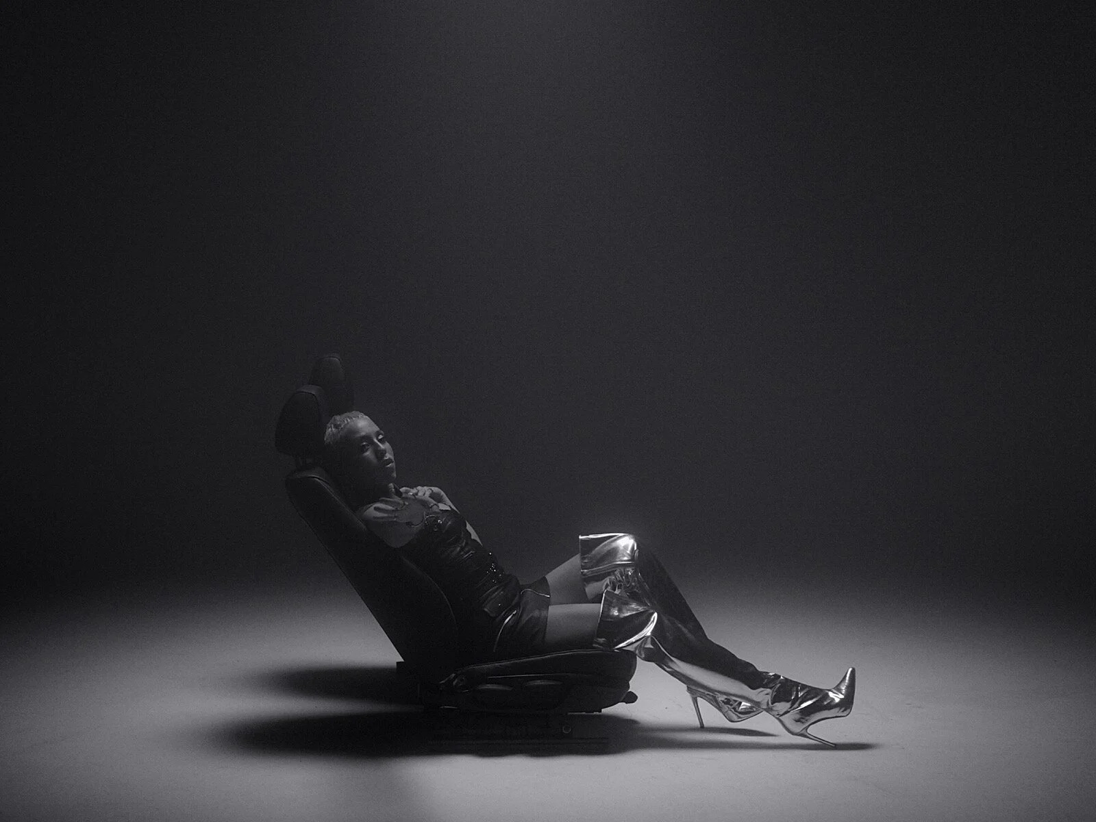 Low Ride : Poppy Ajudha Ft. Mahalia (Copy)