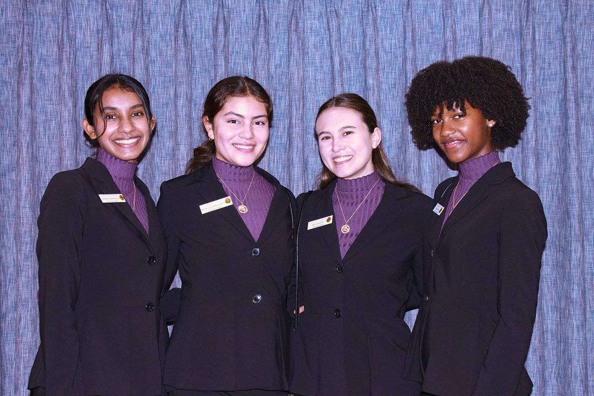 Rose parade queen and court appearance 