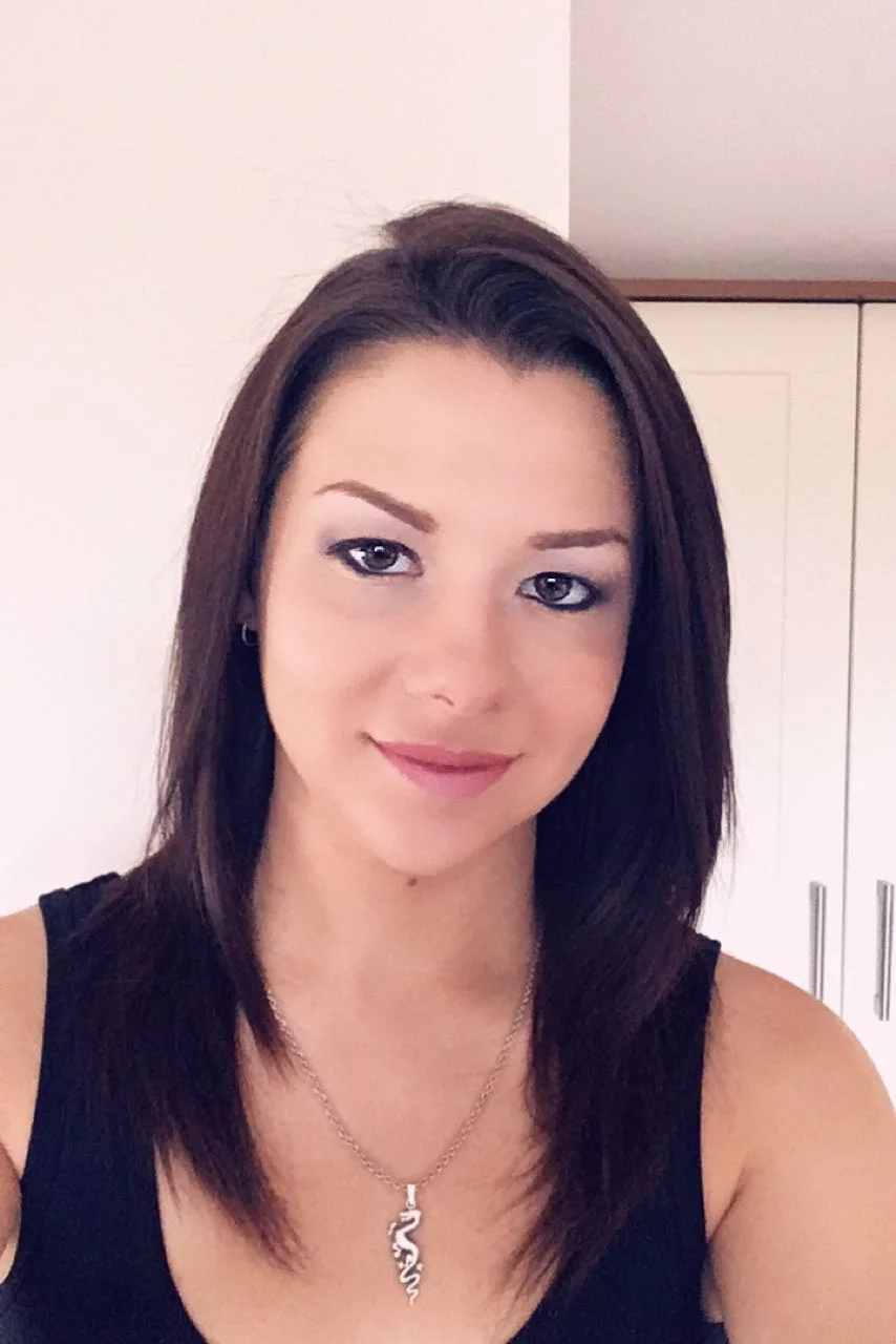 About me; Hi, I’m Siobhan! After spending years of my life feeling depressed, constantly exhausted, and feeling like I was getting nowhere no matter what I did, I finally said STOP and broke free of the ‘chains’ I had allowed myself to be shackled by. I was able to turn my perspective around and this, in turn, changed my whole mindset about life. My confidence grew, I stopped caring about what others thought of me, I started taking responsibility for my own life. Now, I’m here to help you break free from your own chains!