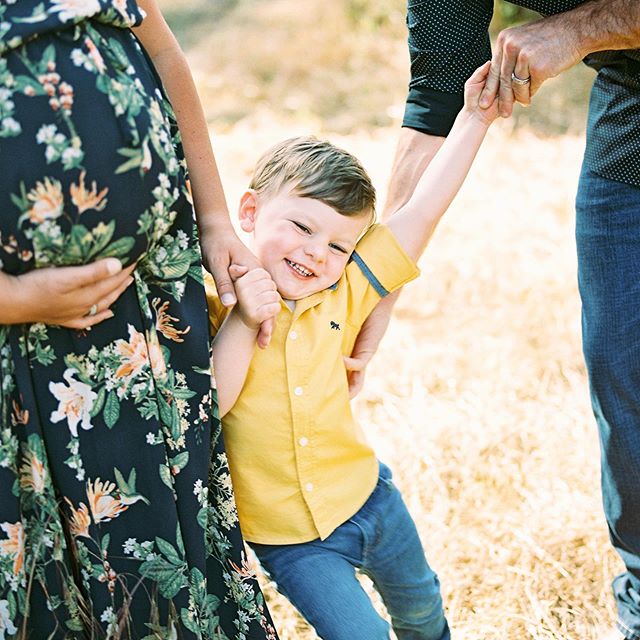 Off to spend my morning with this cutie for his baby brother&rsquo;s newborn session!
.
.
.
#maternitysession #bigbrother #losangeles #familysession #goodmanfilmlab #kodakfilm #hasselbladh1