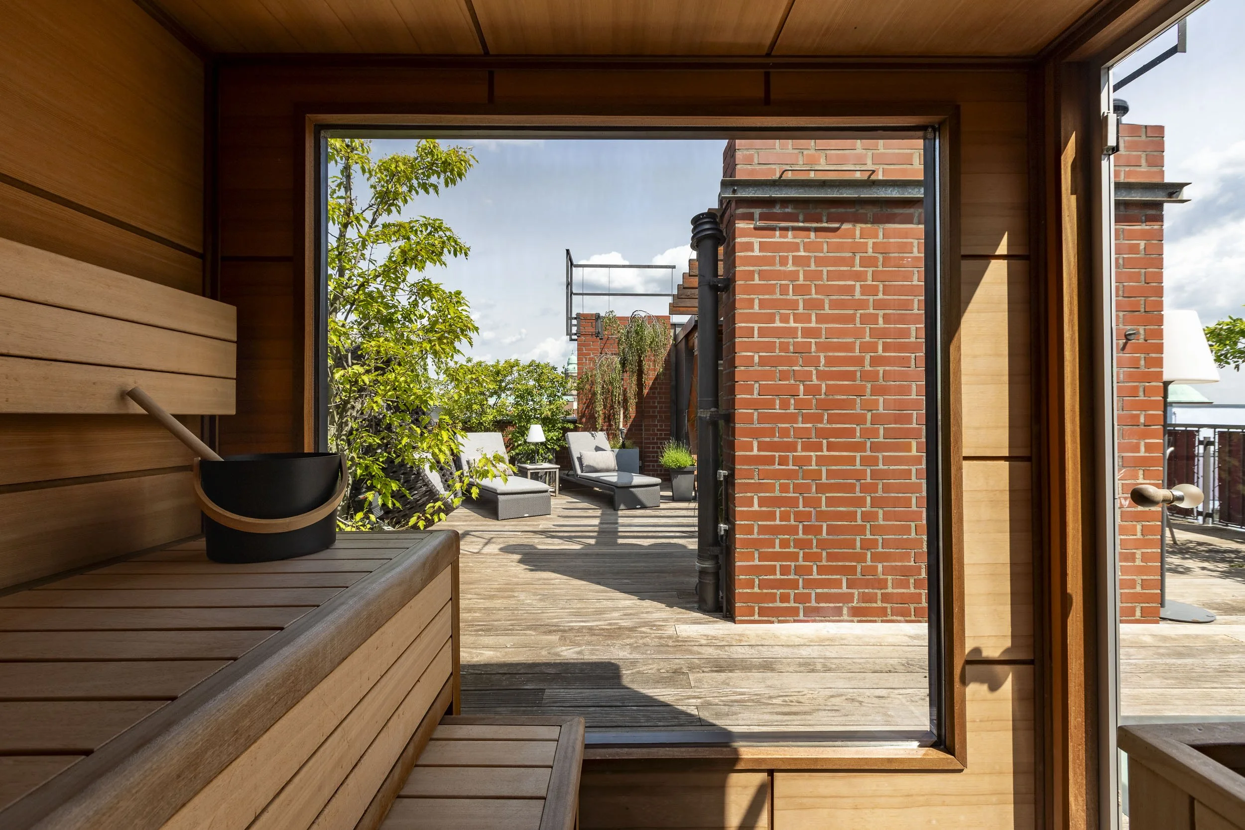 Private Sauna mit direktem Zugang zur Dachterrasse.