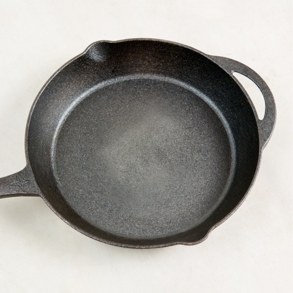 BarebonesCastIronTrivetSet_04_2000x.jpg