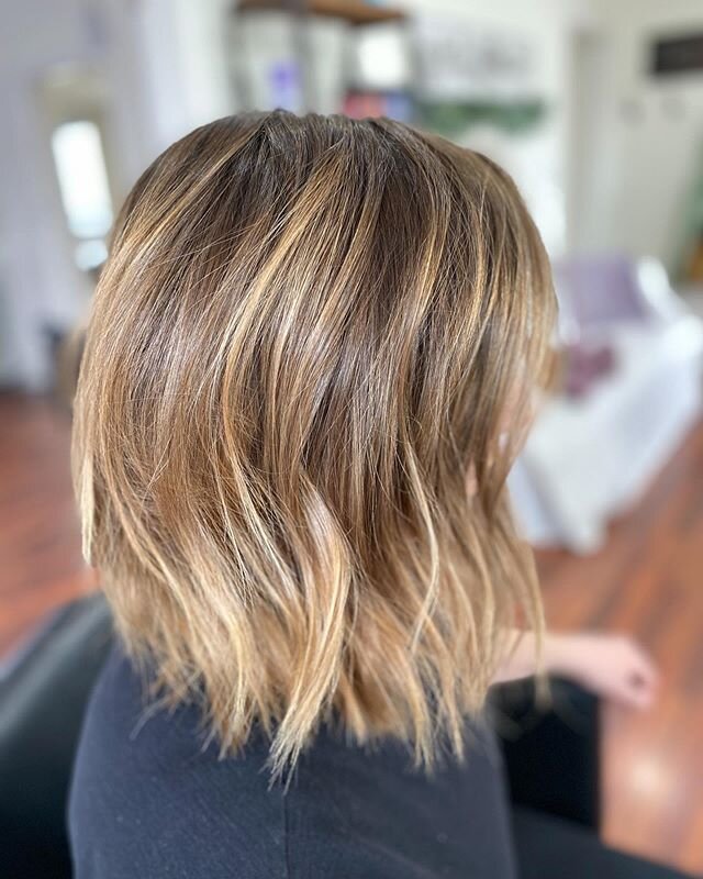 We&rsquo;re on our way to bright blonde 🙌🏼 one balayage down, one more to go! Her natural level is about a 5 and we got incredible lift with open air hand painted balayage in one session!