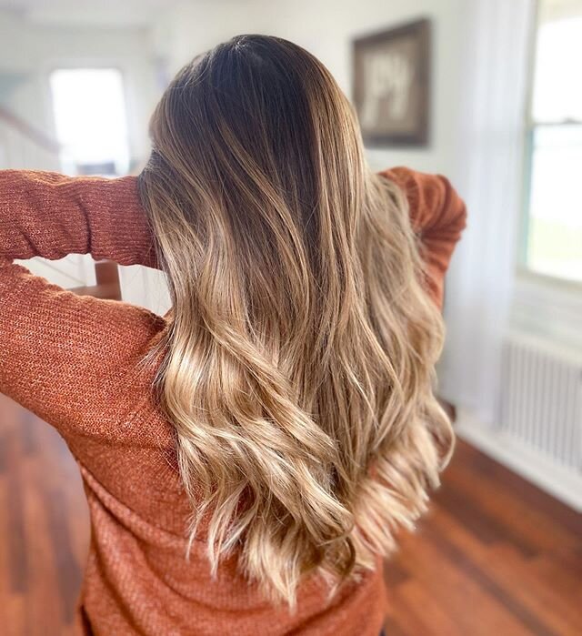 Still drooling over @ensmoker hair from last night 😍 the picture doesn&rsquo;t even do it justice! It&rsquo;s gorgeous! #bronde #brondebalayage #brondebeauty