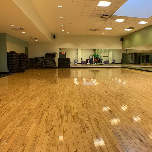 Rise and SHINE ☀️ #instafit #torontofitness #studioforrent #fitnessstudio #fitnessentrepreneur #torontopersonaltrainer #personaltrainer #yogastudio #dancewithus #fitnessfriday