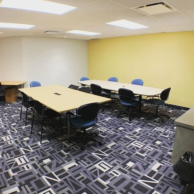 Did someone say workshop room?? Host your arts and crafts workshops with us!! Seats 12 participants with lots of room for supplies! 🖼✂️🖍🖌 #torontoworkshops #smallgrouplessons #artsandcrafts #torontoentrepreneur #workshopinstructor #smallclasses #p