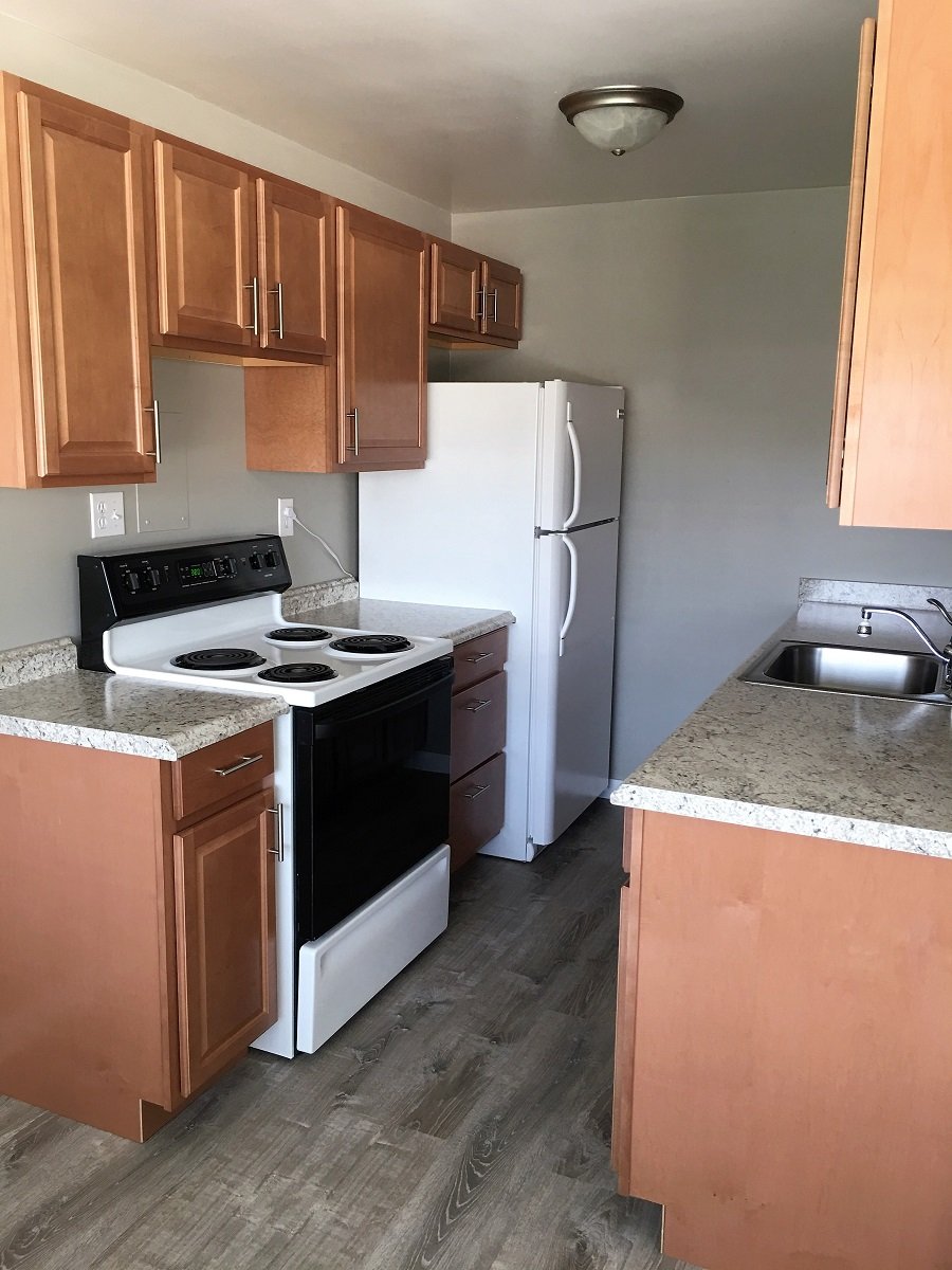 4 DINING TO KIT APPLIANCE SIDE.JPG