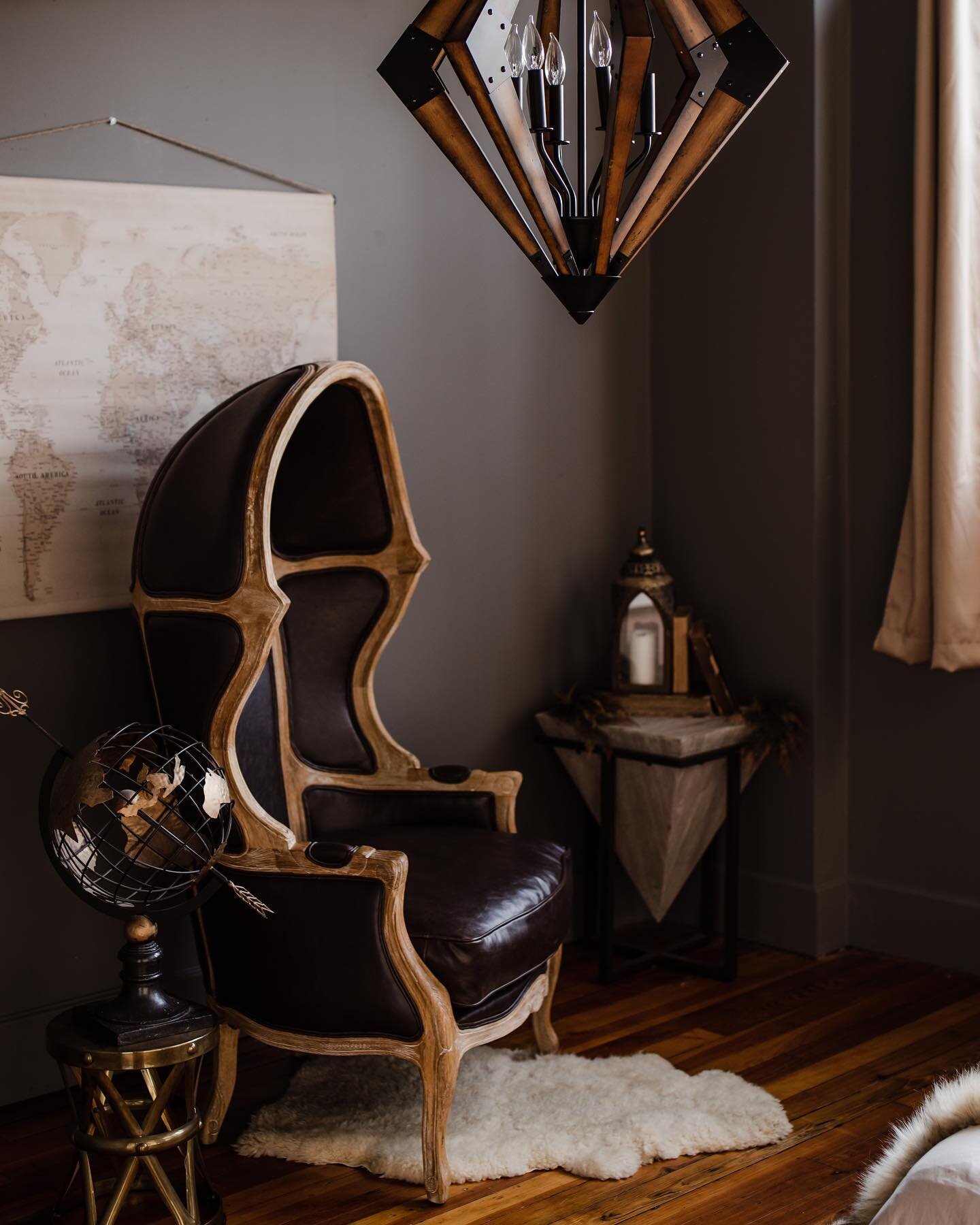 ✨STUDIO RELEASE✨

Introducing the Alloura Studio. 

Sand linens bask in the light of our former Boho studio. 

Elevate your next shoot with our balloon chair highlighting our smoke inspired walls. 

Lay atop our twin bed or rollaway for a blank canva