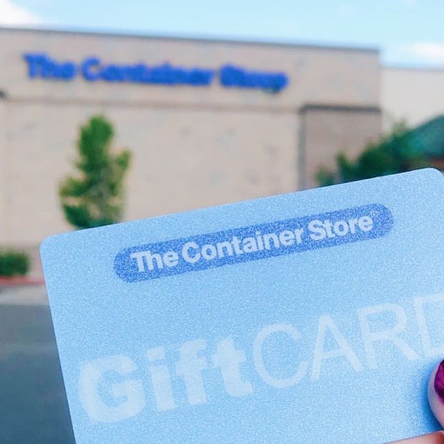 🚨**GIVEAWAY ALERT** 🚨
I have teamed up with three other amazing organizing accounts to giveaway a $50 @thecontainerstore gift card to FOUR lucky winners! To enter you MUST:
1. Follow @sophisticatedorganization
2. Follow @homeonpoint
3. Follow @thet