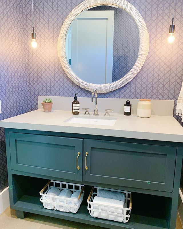 This downstairs bathroom is flawless. Simple wicker baskets and labels for a coastal vibe is all you need! ✨