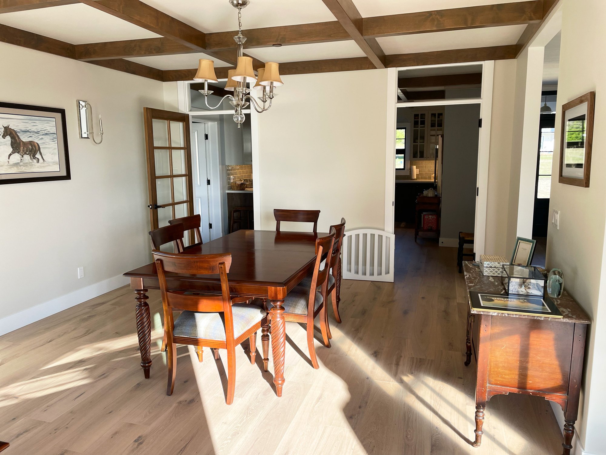 New England Home Dinning Room