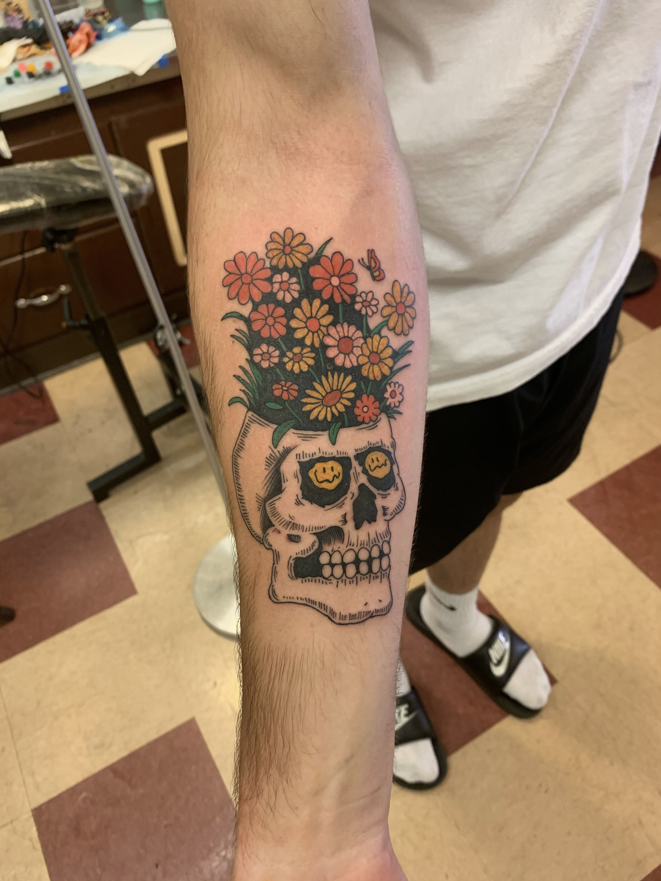 JOSE ARAUJO MARTINEZ CLASSIC TATTOO FULLERTON CARTOON SKULL ROSES TATTOO.jpg