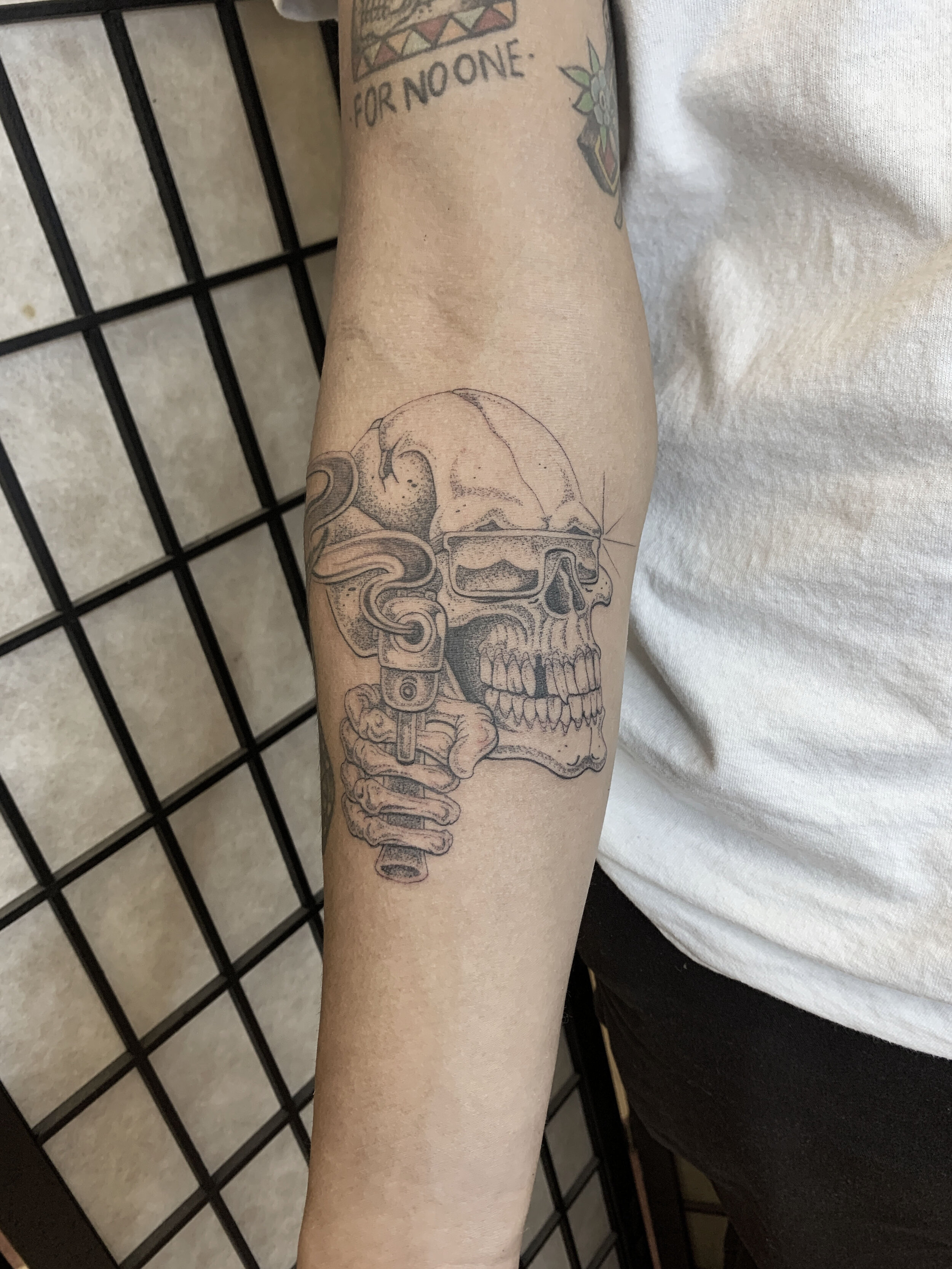 JOSE ARAUJO MARTINEZ CLASSIC TATTOO FULLERTON SKULL WITH GUN TATTOO.jpg