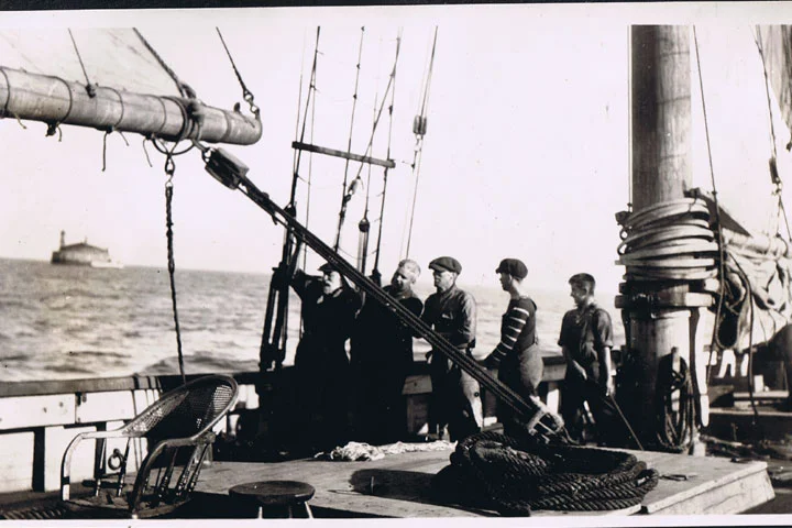 Setting sail out of Chicago in 1921.