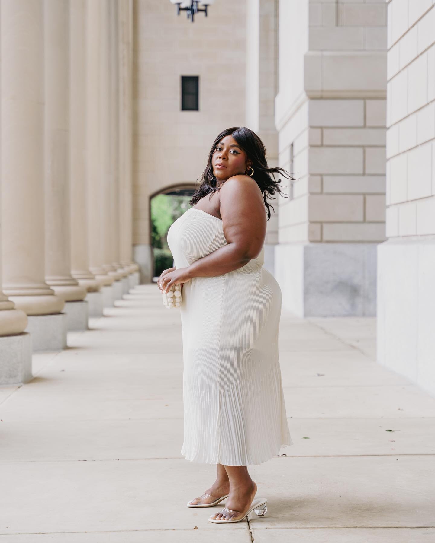 @musingsofacurvylady looking absolutely stunning in this white number 🤩🤍 

#contentpartner #contentcreator #jacksonvillephotographer #miamiphotographer #westpalmphotographer #brandphotography #brandidentity