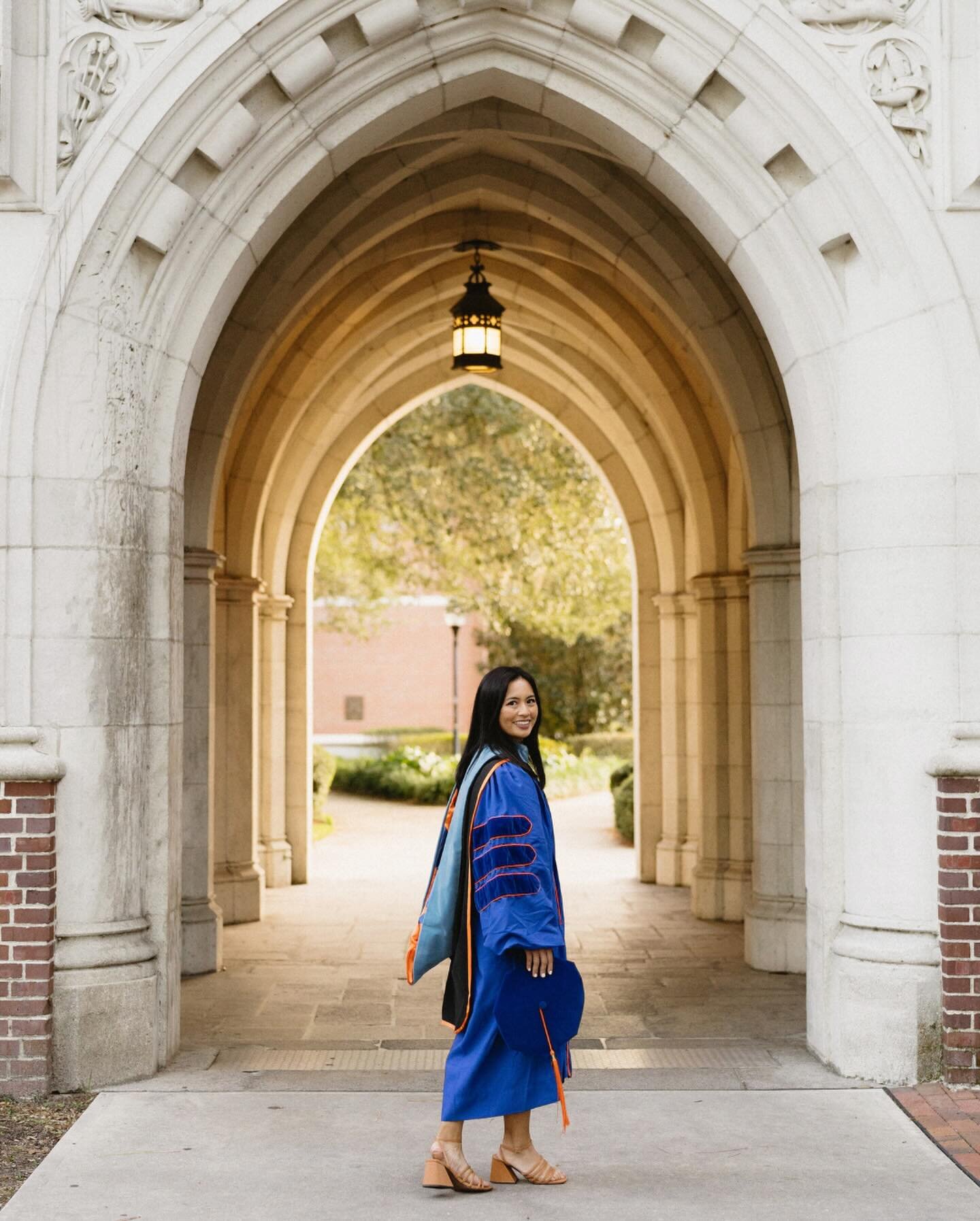 Grad season is here! Now accepting April Grad Session Bookings🎓🤍

~tags~
#graduationphotoshoot🎓 #jacksonvillegraduationphotographer #jacksonvillephotographer #jacksonvilleportraitphotographer #jaxphotographer #unfgrad #ufgrad #ucfgraduation #ucfgr