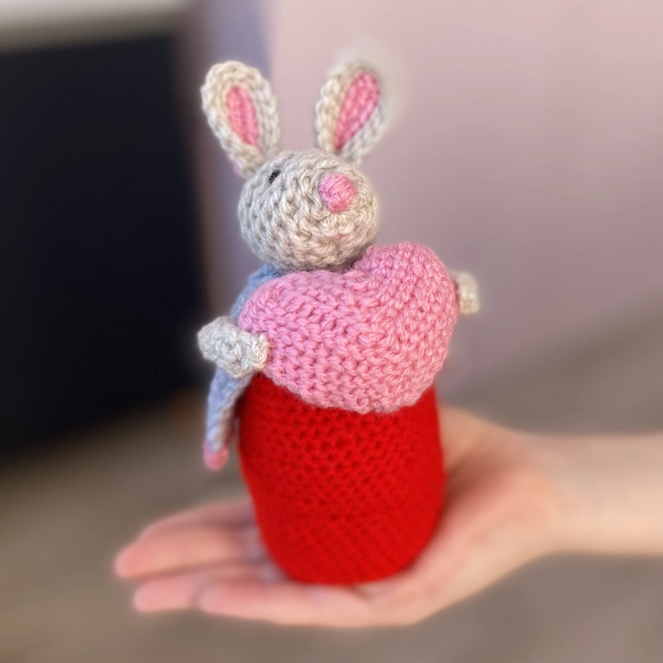Bunny with Pink Heart 09.jpg