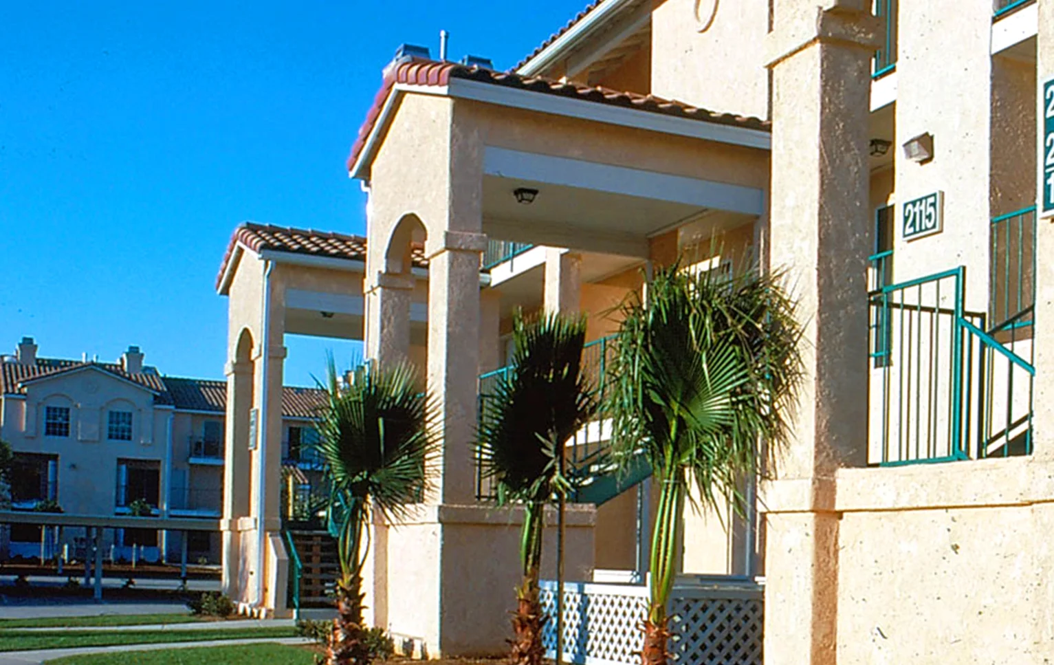 The Crossing Corona, CA | Units: 296 | Garden | 3 Story
