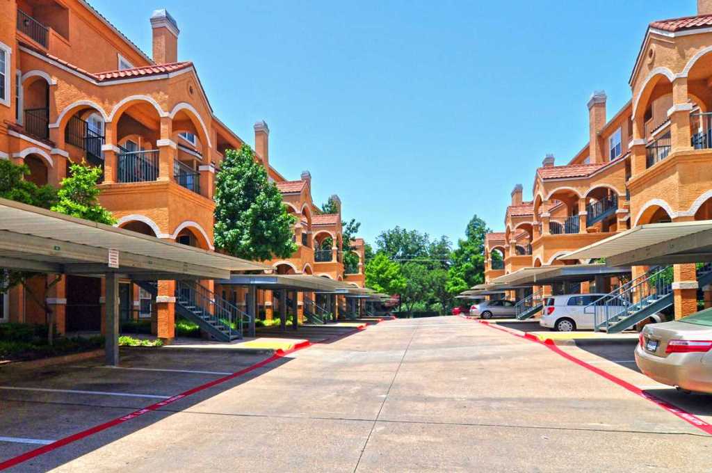 La Costa Villas Dallas, TX | Units: 260 | Garden | 3 Story